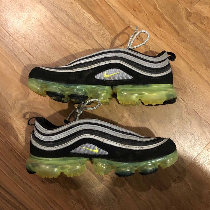 Vapormax hotsell 97 neon