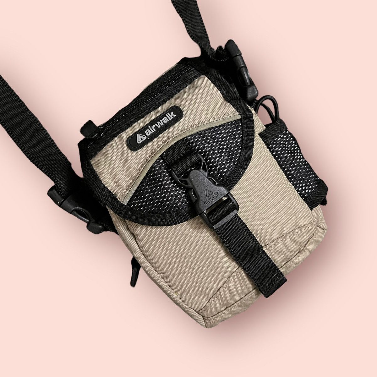 Airwalk × Japanese Brand VINTAGE AIRWALK QUICK POCKET 2WAY CROSSBODY SLING BAG Size ONE SIZE - 18 Thumbnail