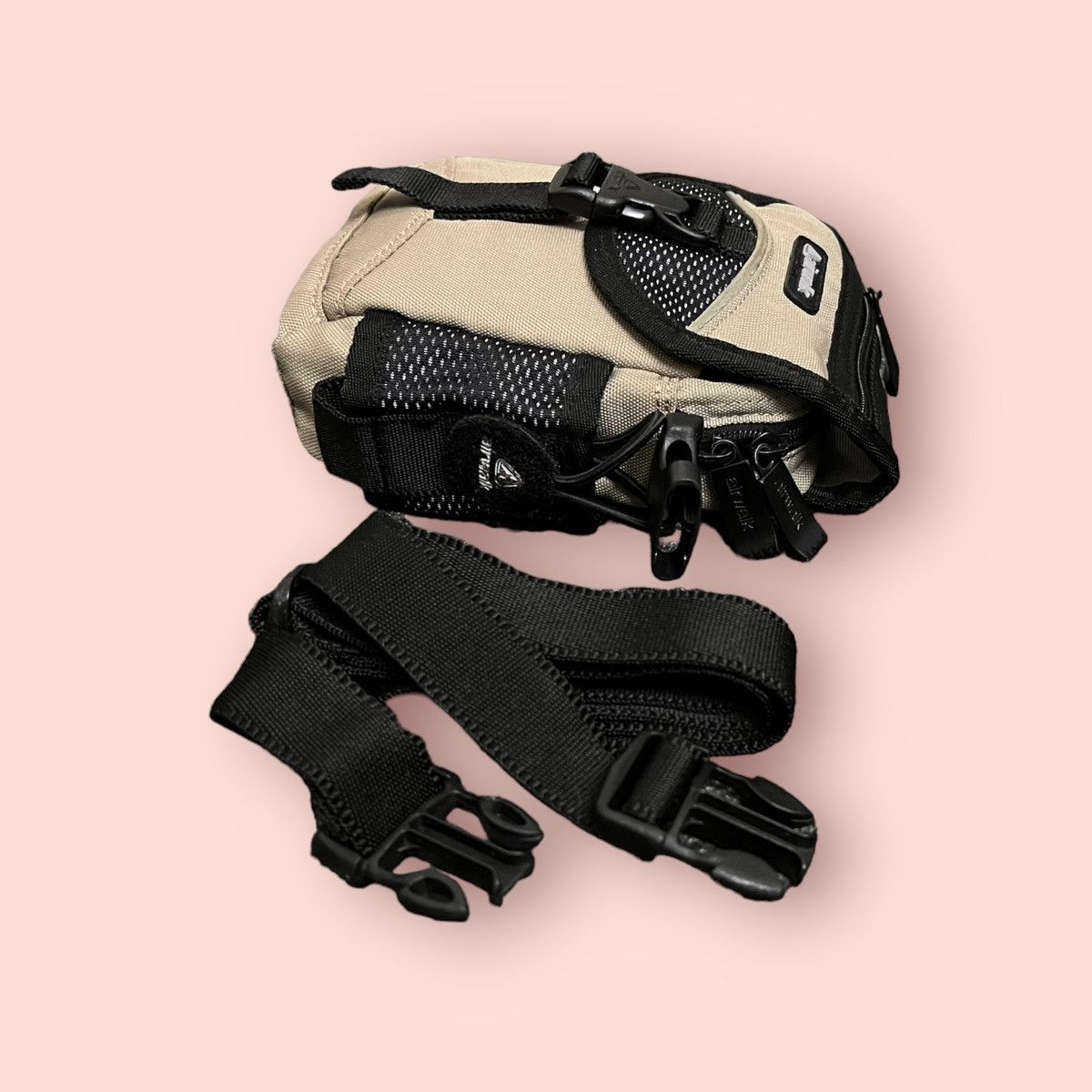 Airwalk × Japanese Brand VINTAGE AIRWALK QUICK POCKET 2WAY CROSSBODY SLING BAG Size ONE SIZE - 20 Thumbnail