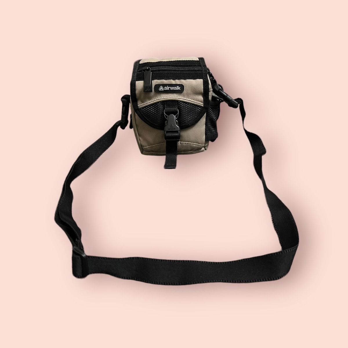 Airwalk × Japanese Brand VINTAGE AIRWALK QUICK POCKET 2WAY CROSSBODY SLING BAG Size ONE SIZE - 8 Thumbnail