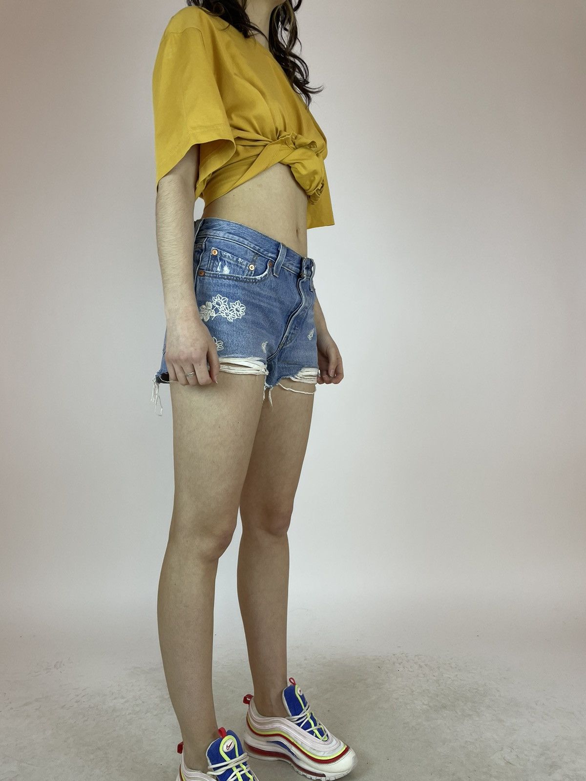 Levi's Levis 501 Womens denim shorts with flowers knit print Size 26" / US 2 / IT 38 - 5 Thumbnail