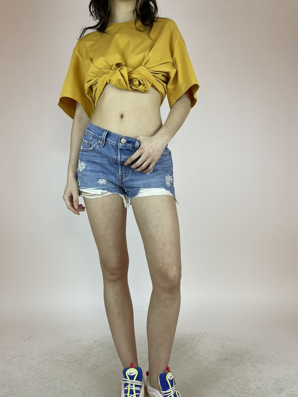 Levi's Levis 501 Womens denim shorts with flowers knit print Size 26" / US 2 / IT 38 - 6 Thumbnail