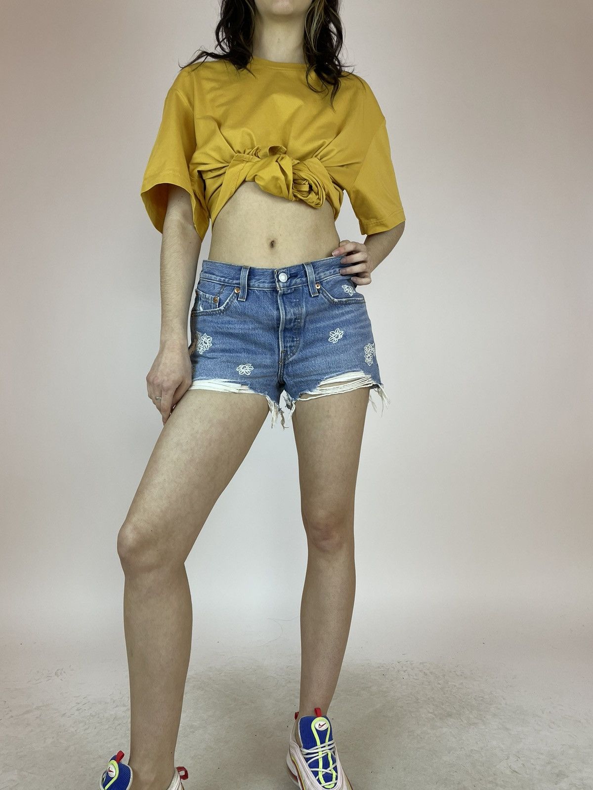 Levi's Levis 501 Womens denim shorts with flowers knit print Size 26" / US 2 / IT 38 - 1 Thumbnail