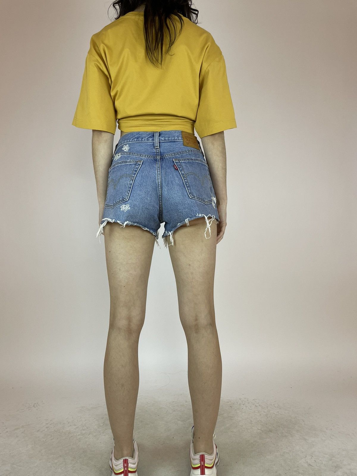 Levi's Levis 501 Womens denim shorts with flowers knit print Size 26" / US 2 / IT 38 - 2 Thumbnail