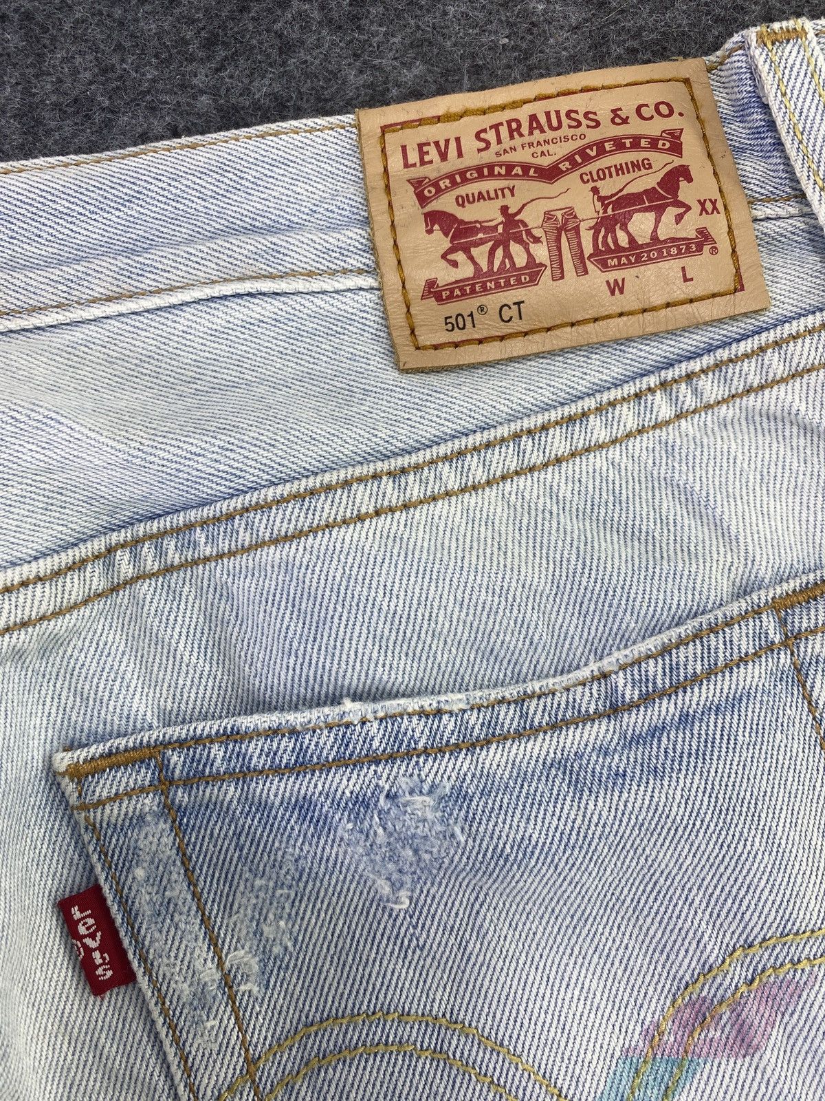 Jean × Levi's × Vintage VINTAGE LEVIS 501 CT DISTRESS BLUE WASH JEANS - J653 Size US 32 / EU 48 - 9 Thumbnail