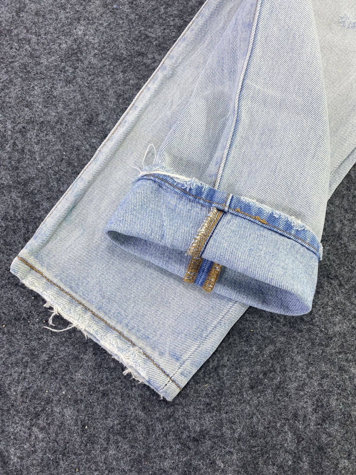 Jean × Levi's × Vintage VINTAGE LEVIS 501 CT DISTRESS BLUE WASH JEANS - J653 Size US 32 / EU 48 - 7 Thumbnail