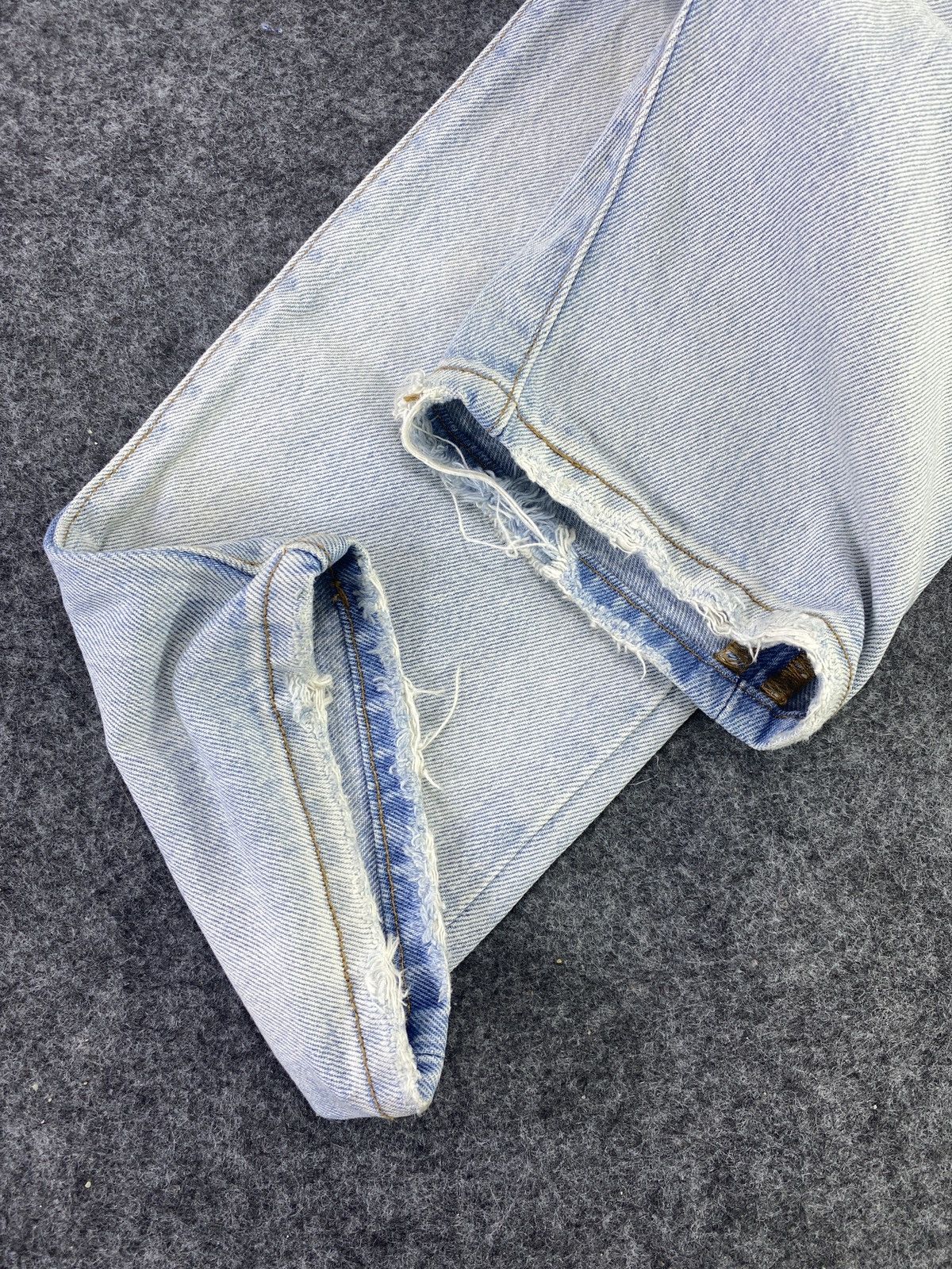 Jean × Levi's × Vintage VINTAGE LEVIS 501 CT DISTRESS BLUE WASH JEANS - J653 Size US 32 / EU 48 - 8 Thumbnail