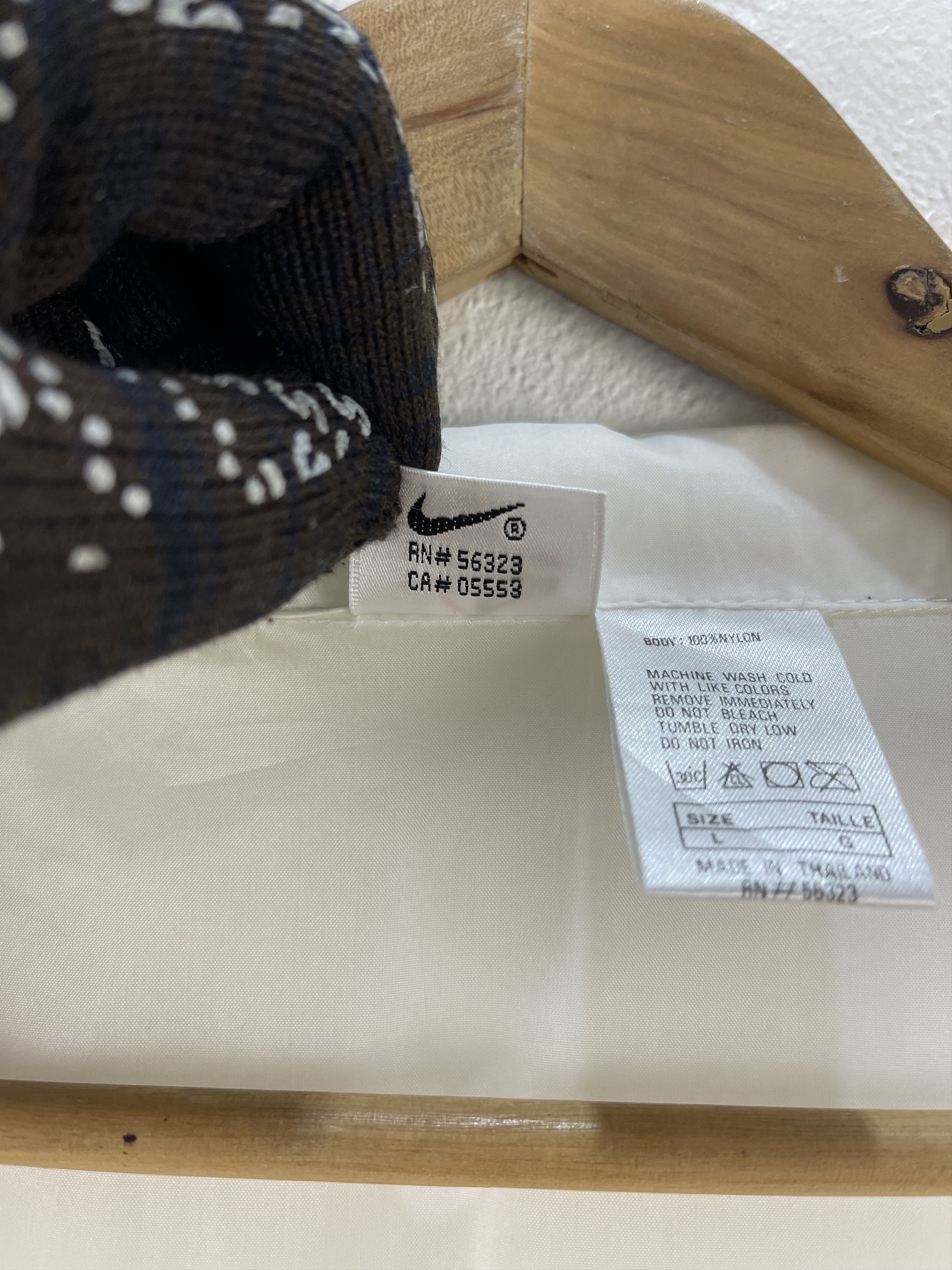 Nike Vintage Nike Swoosh Jacket Size US L / EU 52-54 / 3 - 13 Thumbnail