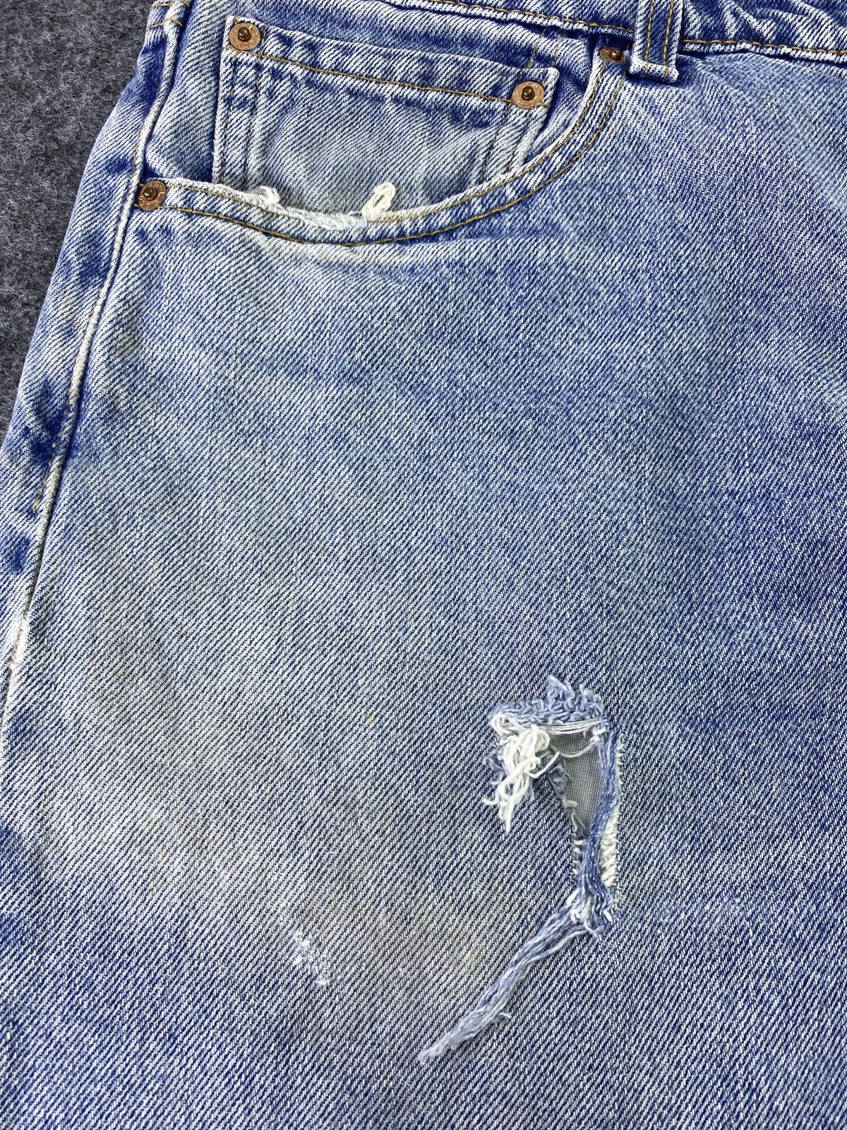 Levi's 90s VINTAGE LEVI'S 550 DISTRESS BLUE WASH JEANS - J657 Size US 36 / EU 52 - 10 Thumbnail
