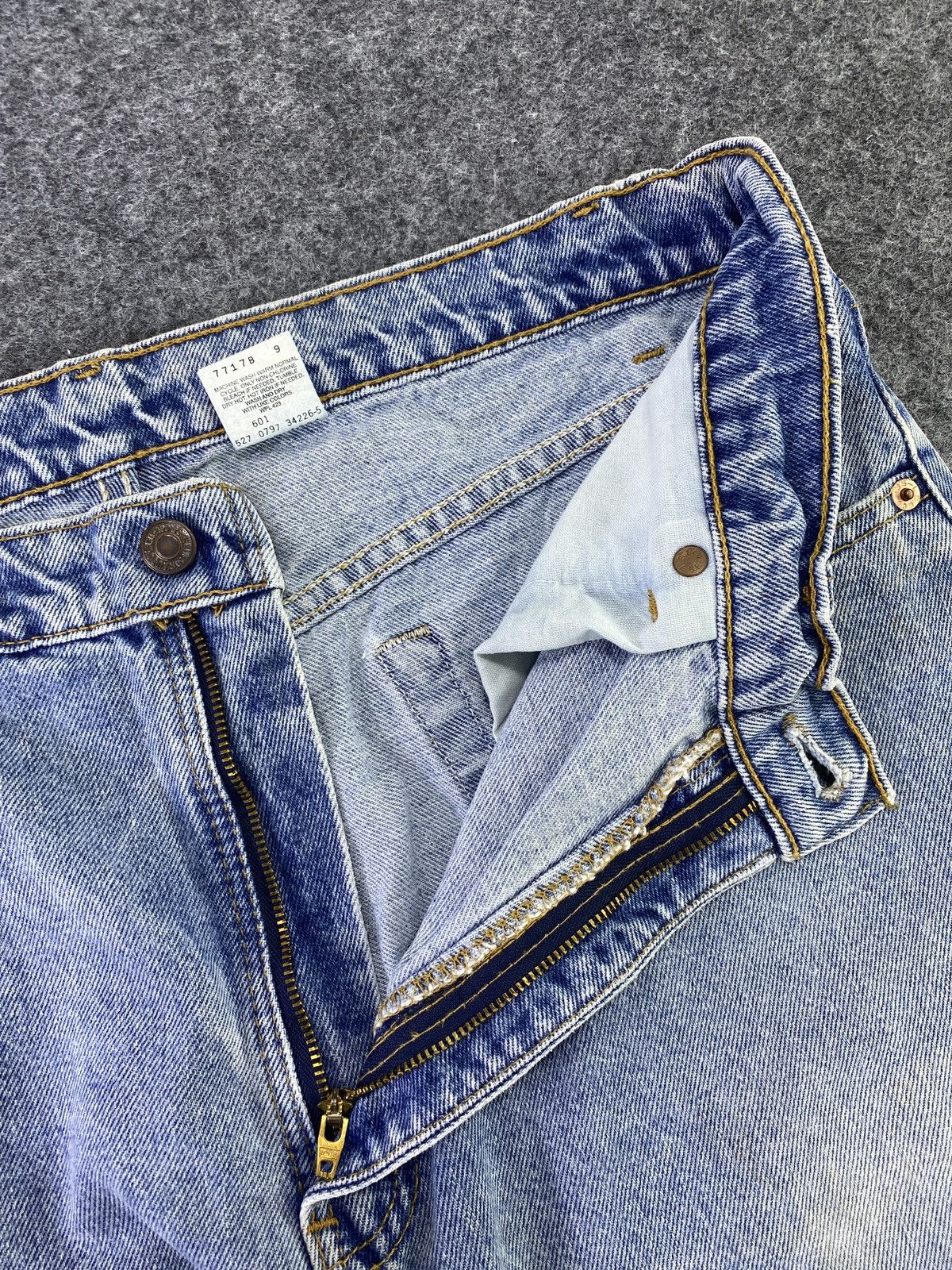 Levi's 90s VINTAGE LEVI'S 550 DISTRESS BLUE WASH JEANS - J657 Size US 36 / EU 52 - 3 Thumbnail