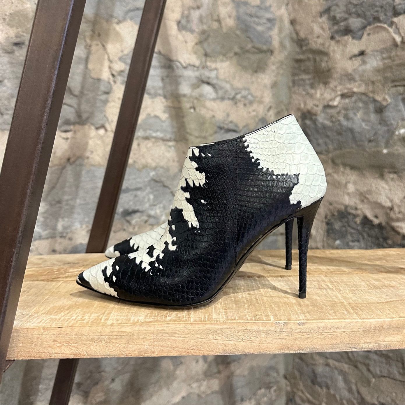 Giuseppe Zanotti Giuseppe Zanotti Black Ivory Python Yvette 100 Booties Size US 6.5 / IT 36.5 - 5 Thumbnail