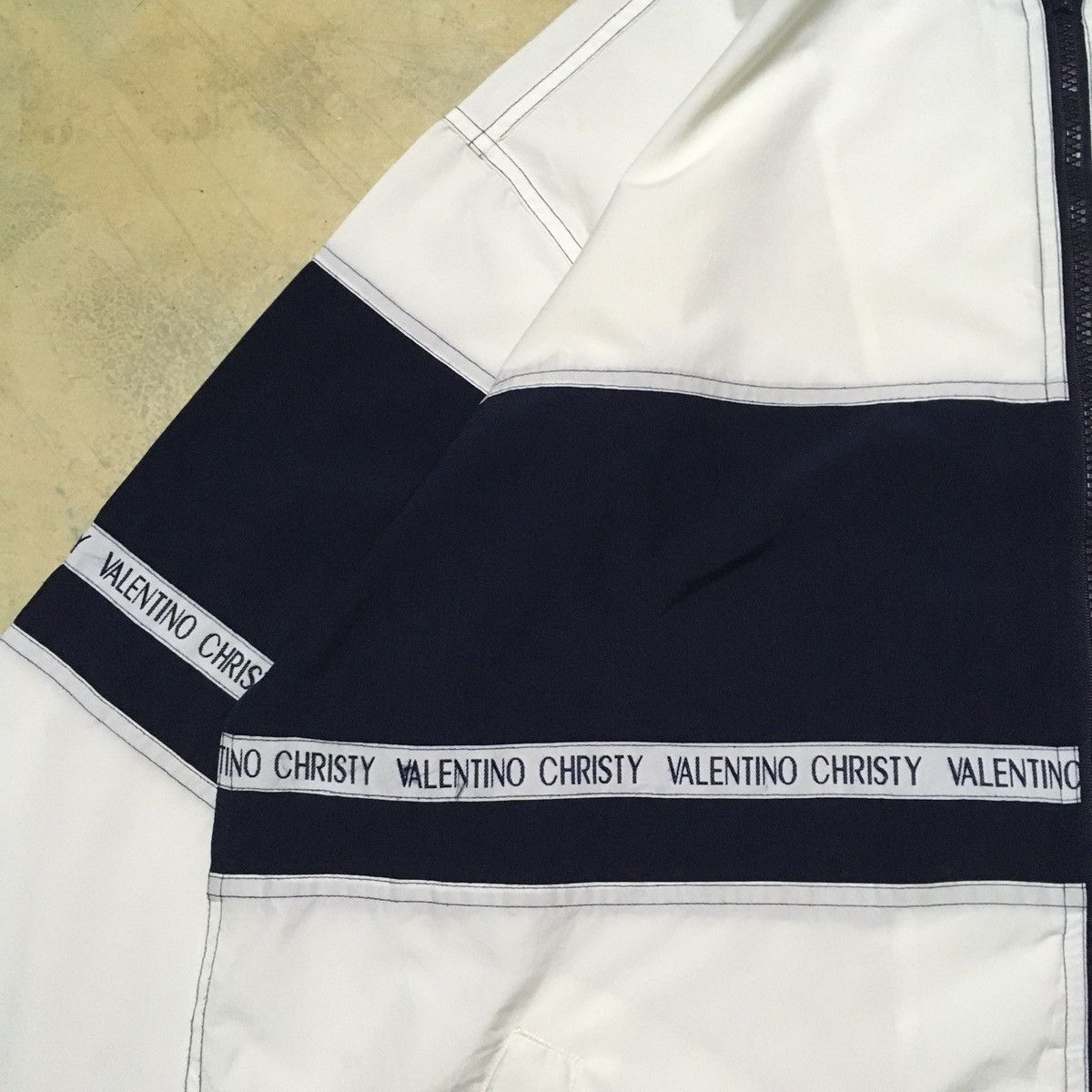 Japanese Brand Vintage Valentino Christy Paris Big Logo Light Jacket Size US L / EU 52-54 / 3 - 7 Thumbnail
