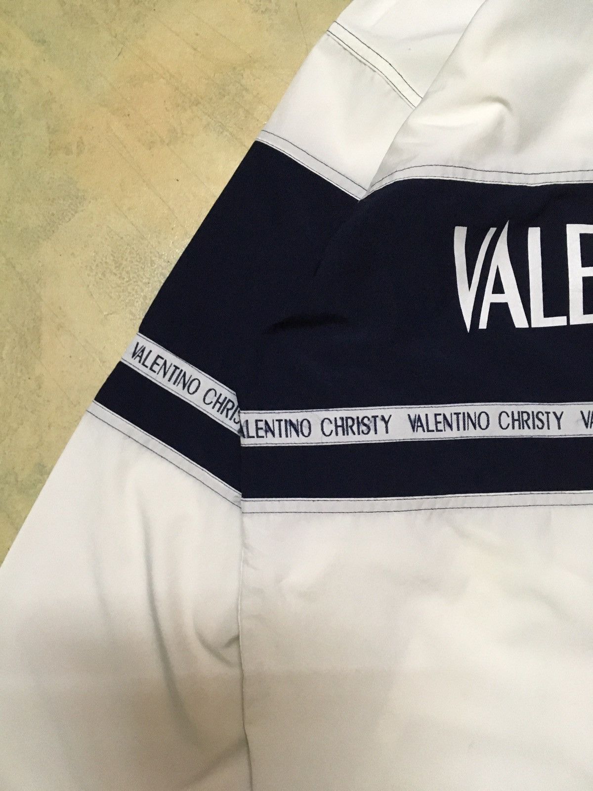 Japanese Brand Vintage Valentino Christy Paris Big Logo Light Jacket Size US L / EU 52-54 / 3 - 4 Thumbnail