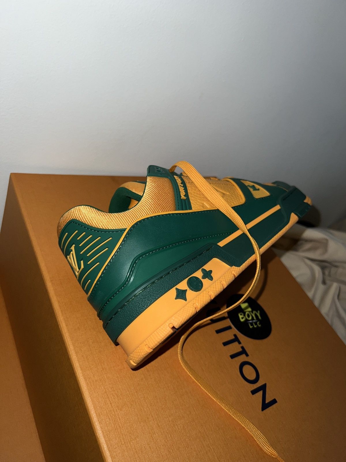 Louis Vuitton Louis Vuitton monogram sneakers LV6 US8 Size US 8 / EU 41 - 5 Thumbnail