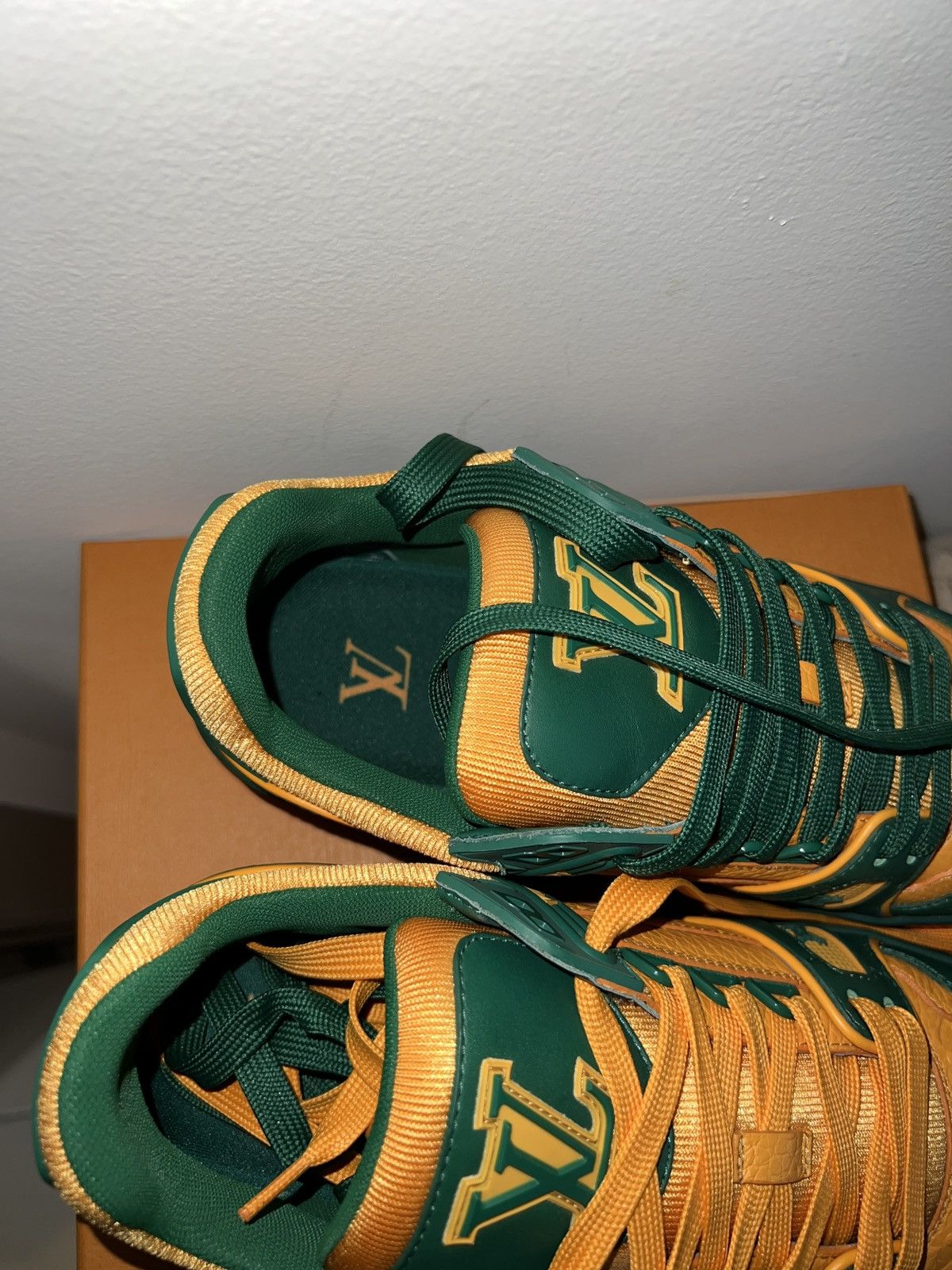 Louis Vuitton Louis Vuitton monogram sneakers LV6 US8 Size US 8 / EU 41 - 9 Thumbnail