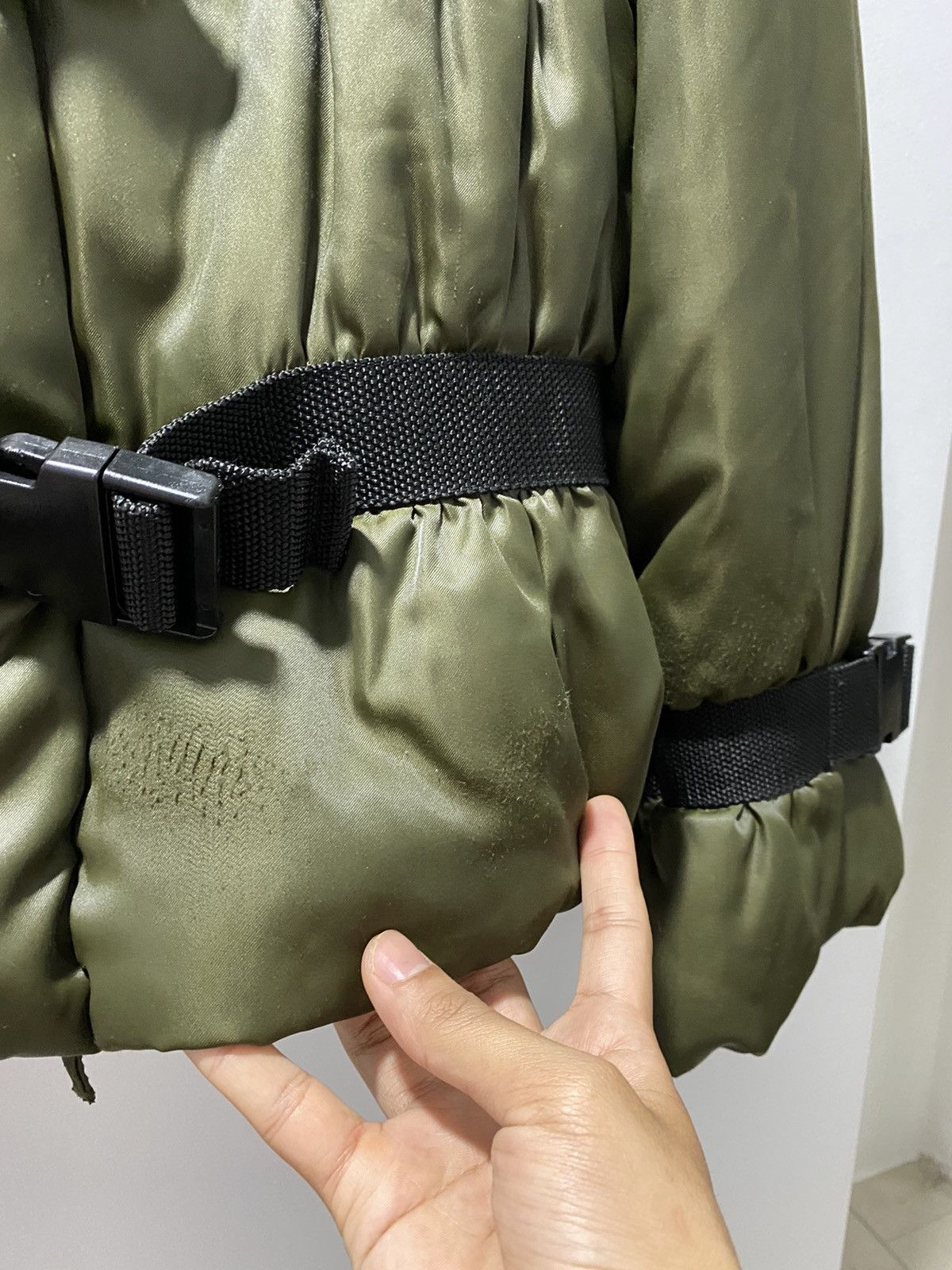 Jean Paul Gaultier Runway AW03 JPG Bondage Strap PufferJacket Size M / US 6-8 / IT 42-44 - 10 Thumbnail