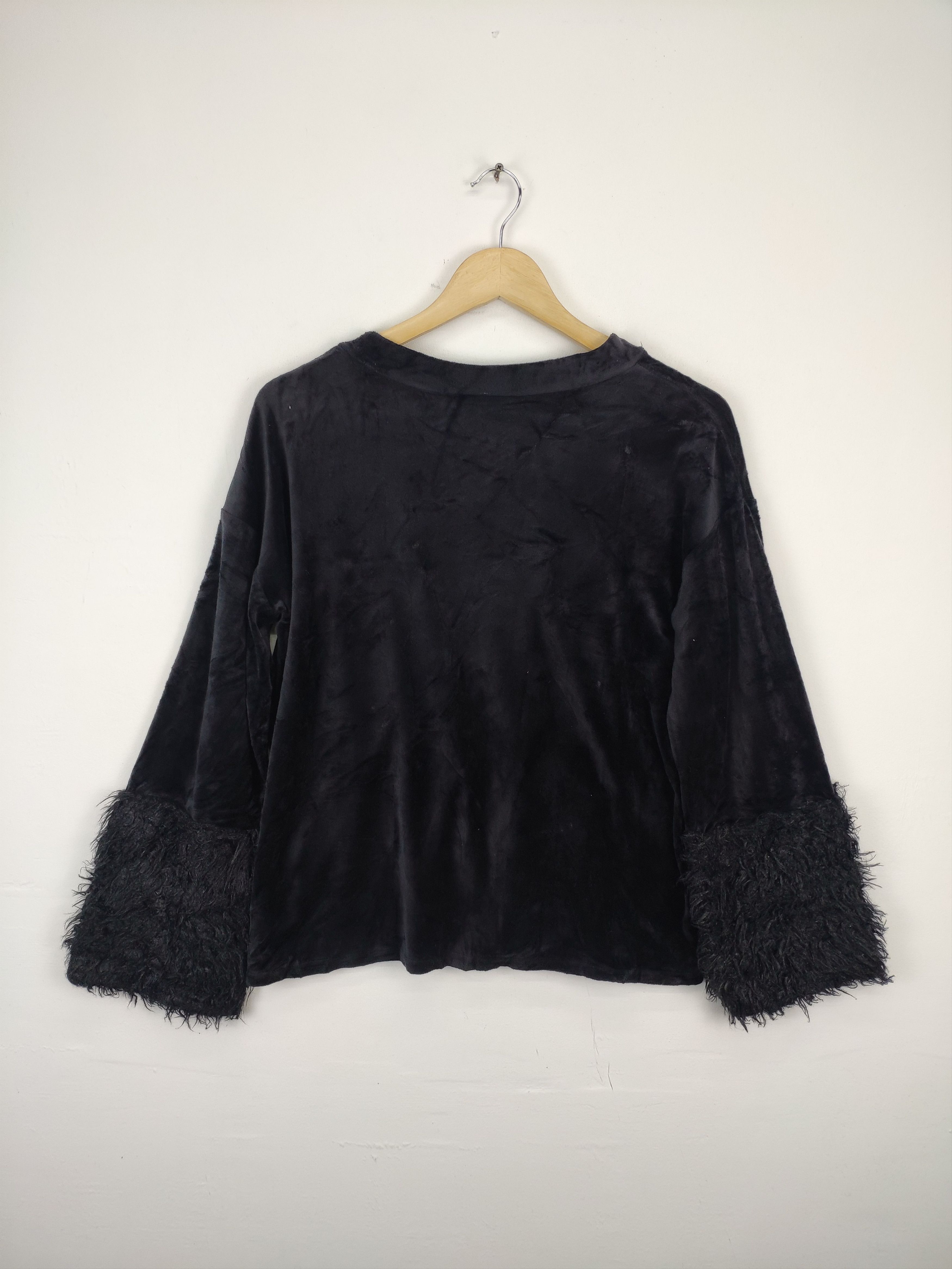 Japanese Brand × Vintage Vintage Long Sleeve Shirt Velvet Fur Sleeve Size M / US 6-8 / IT 42-44 - 2 Thumbnail