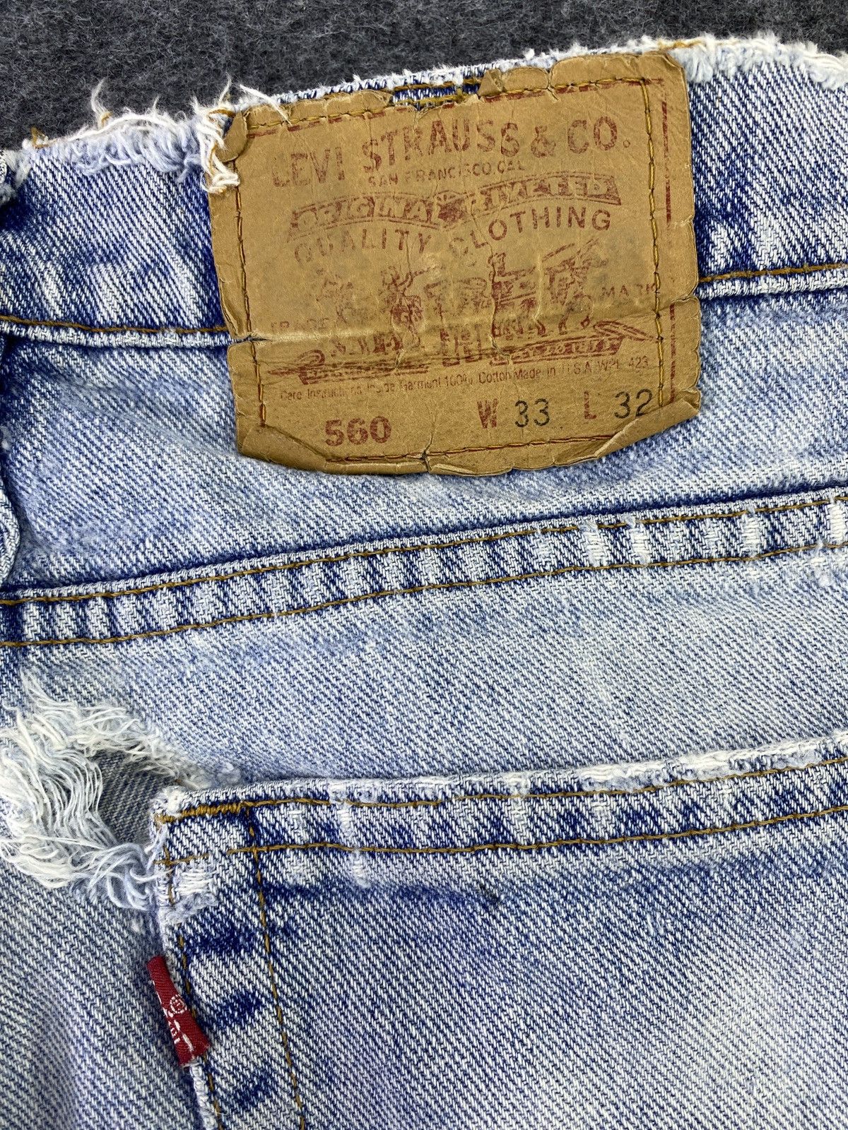 Levi's 90s VINTAGE LEVI'S 560 DISTRESS BLUE WASH JEANS - J665 Size US 33 - 9 Thumbnail