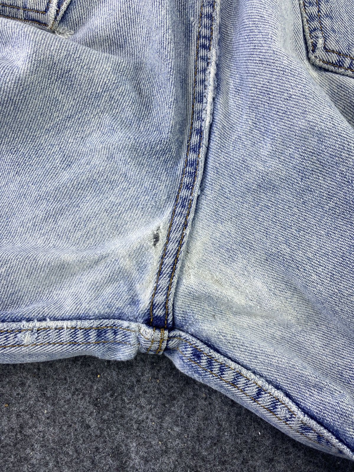 Levi's 90s VINTAGE LEVI'S 560 DISTRESS BLUE WASH JEANS - J665 Size US 33 - 12 Thumbnail