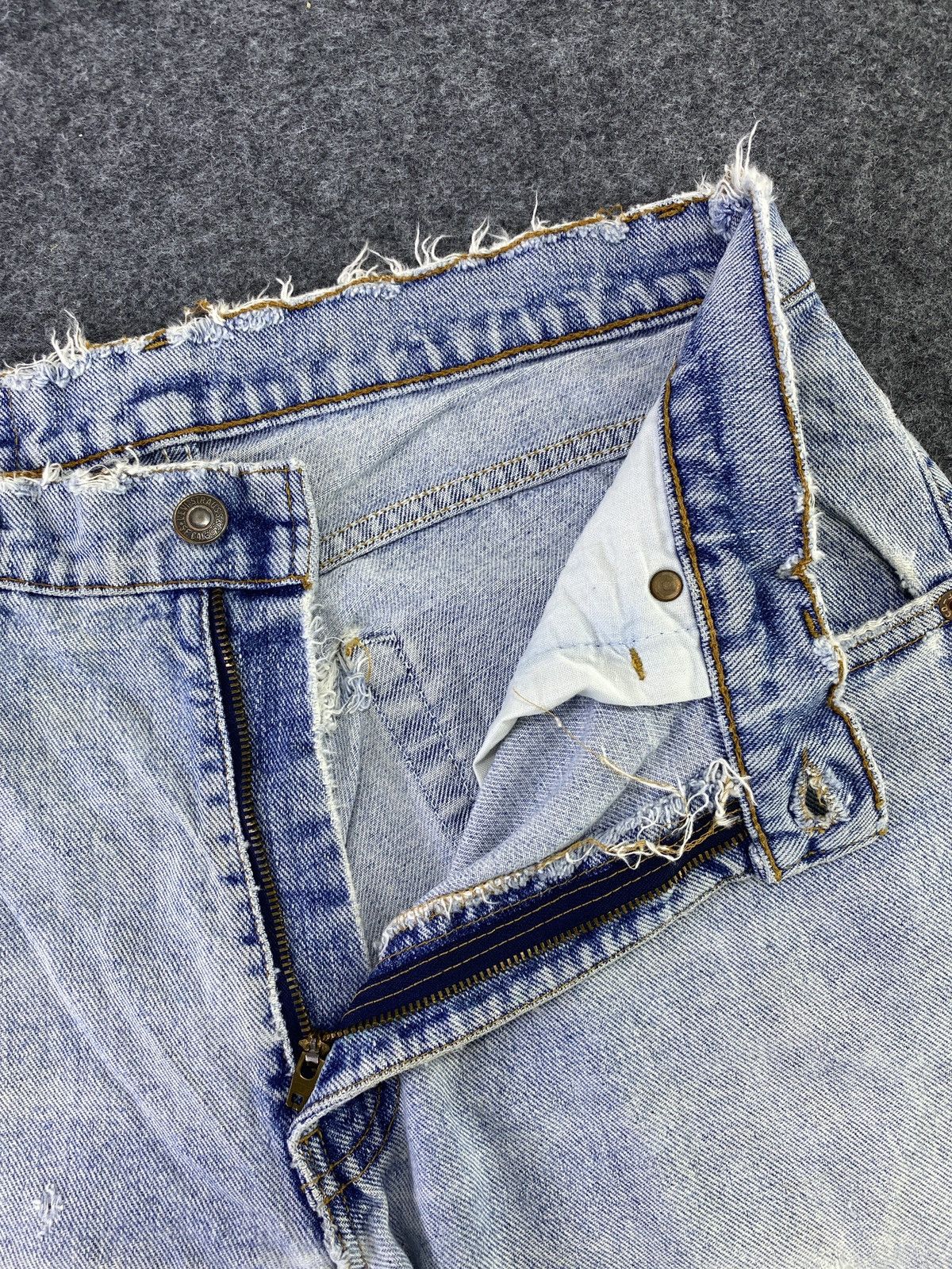 Levi's 90s VINTAGE LEVI'S 560 DISTRESS BLUE WASH JEANS - J665 Size US 33 - 3 Thumbnail