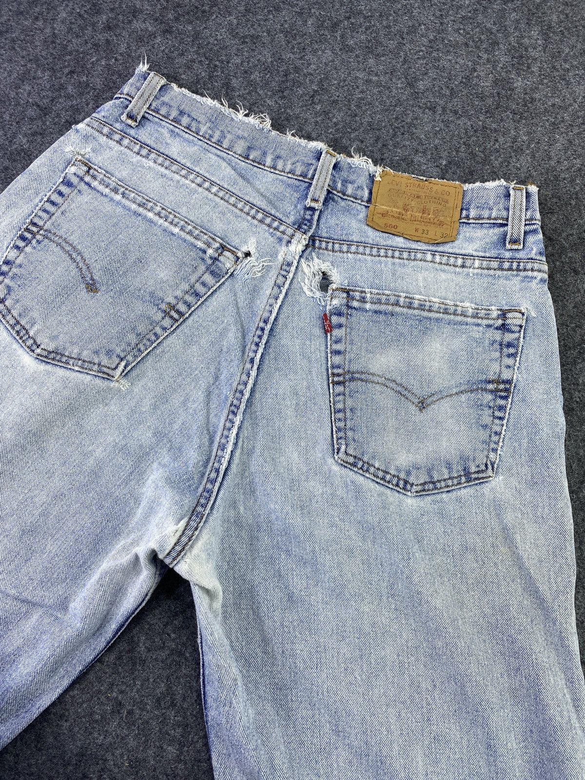 Levi's 90s VINTAGE LEVI'S 560 DISTRESS BLUE WASH JEANS - J665 Size US 33 - 11 Thumbnail