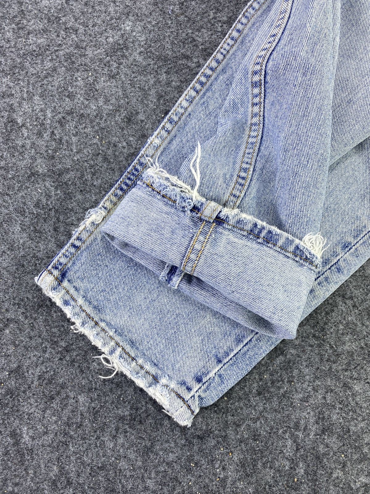 Levi's 90s VINTAGE LEVI'S 560 DISTRESS BLUE WASH JEANS - J665 Size US 33 - 7 Thumbnail