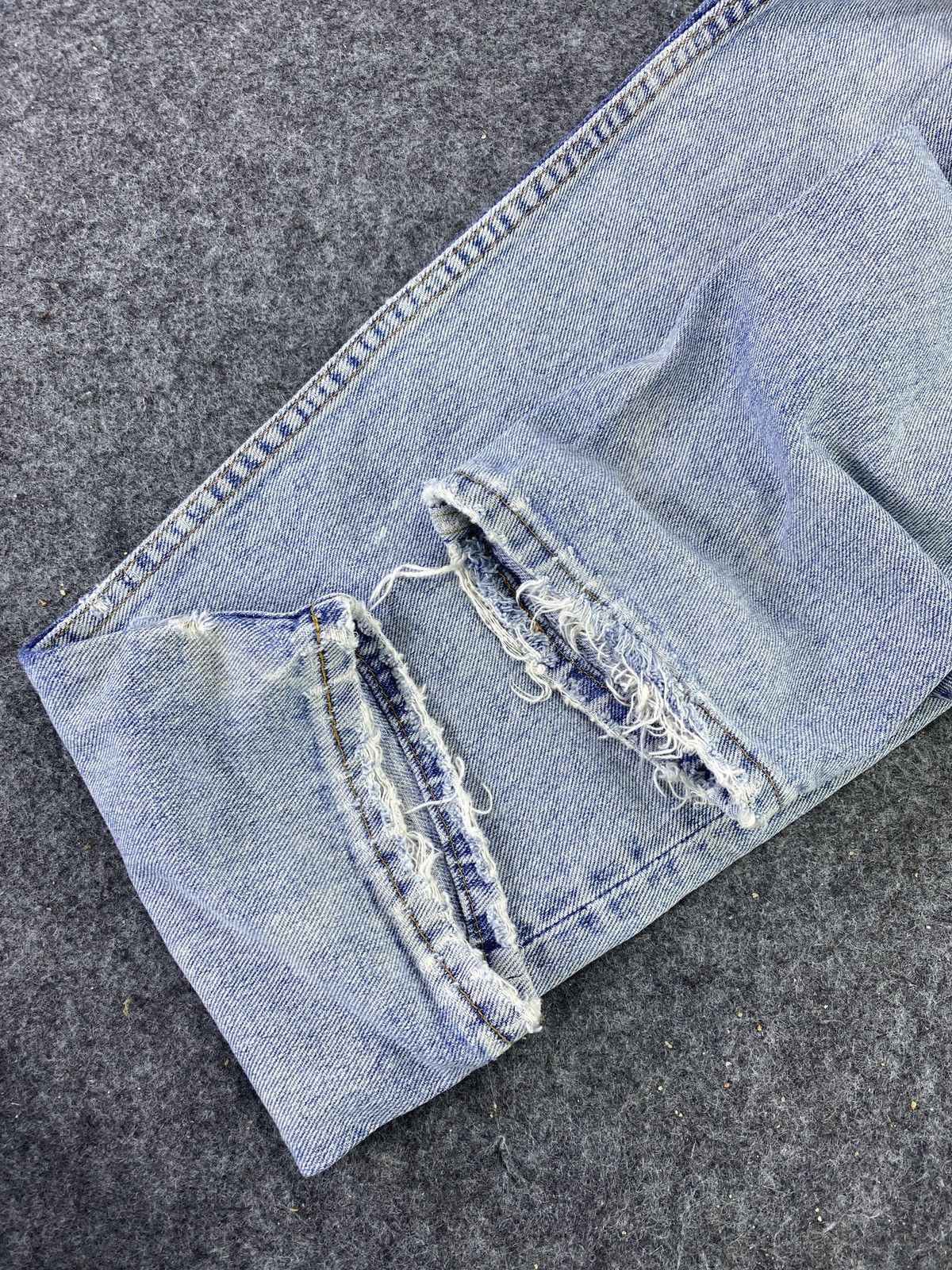 Levi's 90s VINTAGE LEVI'S 560 DISTRESS BLUE WASH JEANS - J665 Size US 33 - 8 Thumbnail