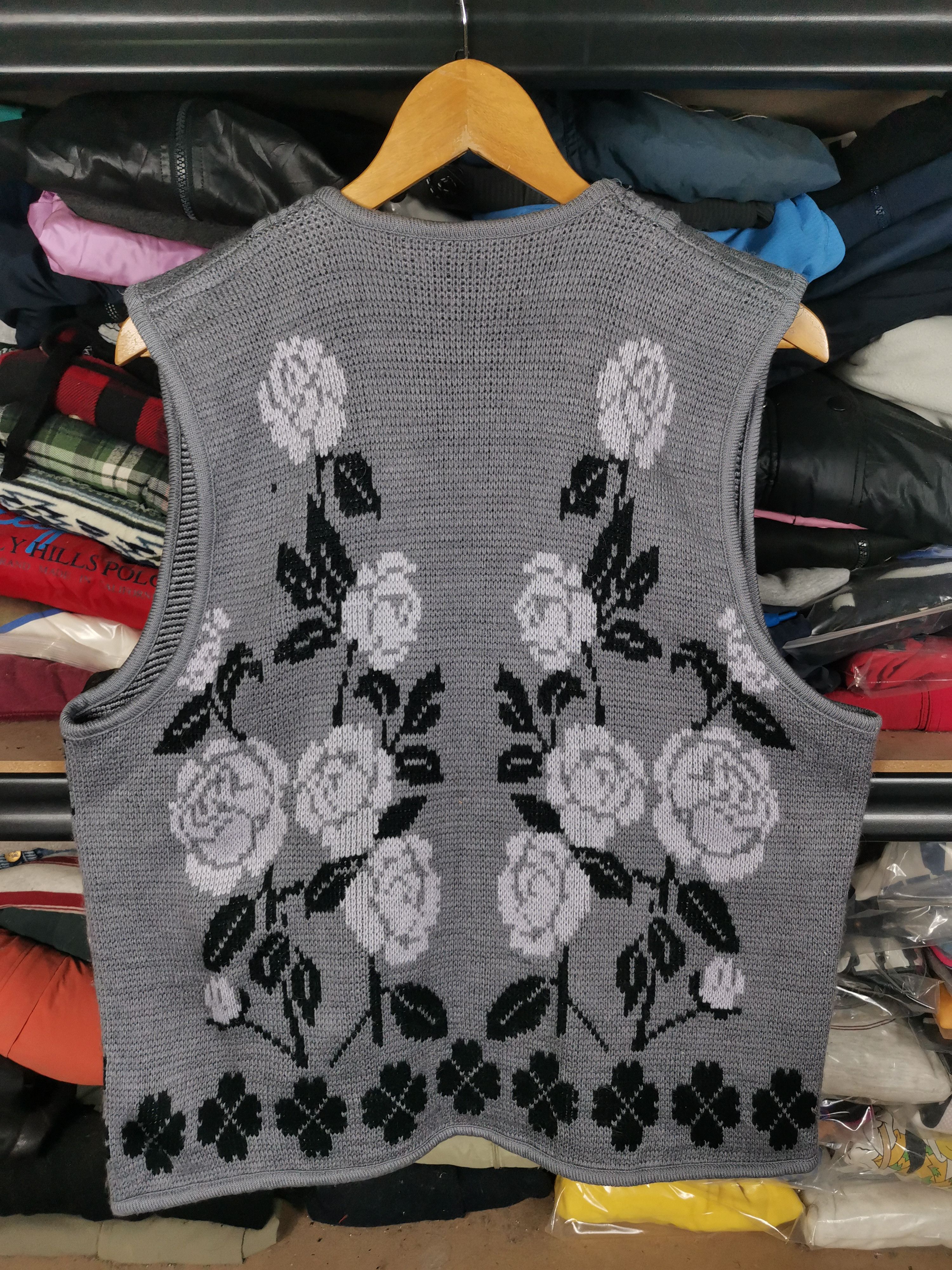 Japanese Brand Vintage Knit Cardigan Vest By Floral Nice Design Size US M / EU 48-50 / 2 - 2 Thumbnail