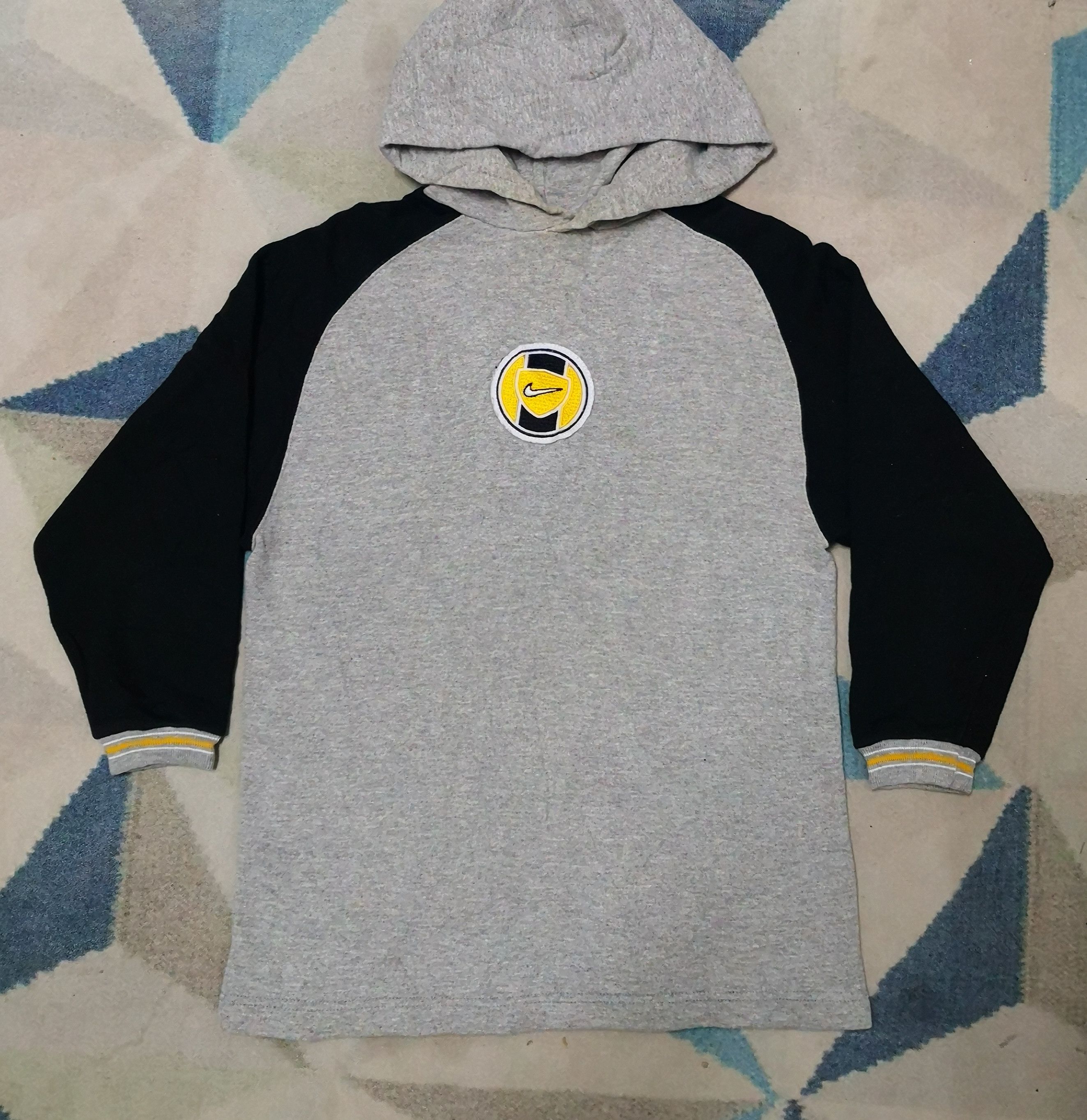 Nike Vintage Nike Embroidered Logo Hoodie Size S / US 4 / IT 40 - 1 Thumbnail