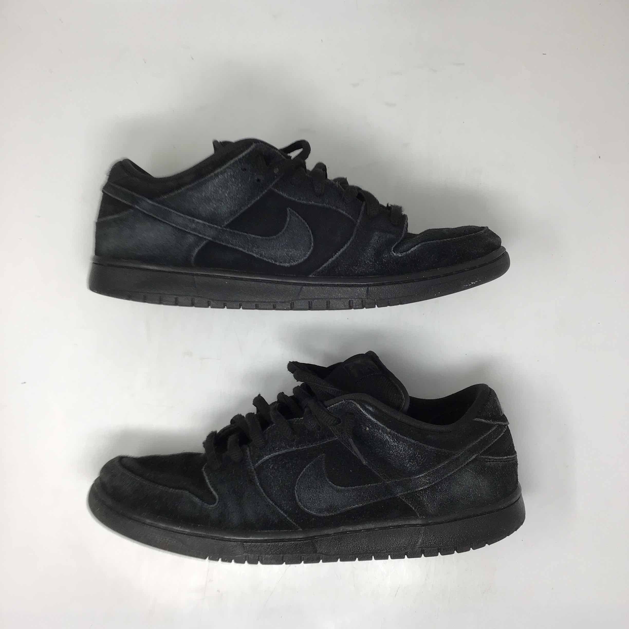 blackout dunks