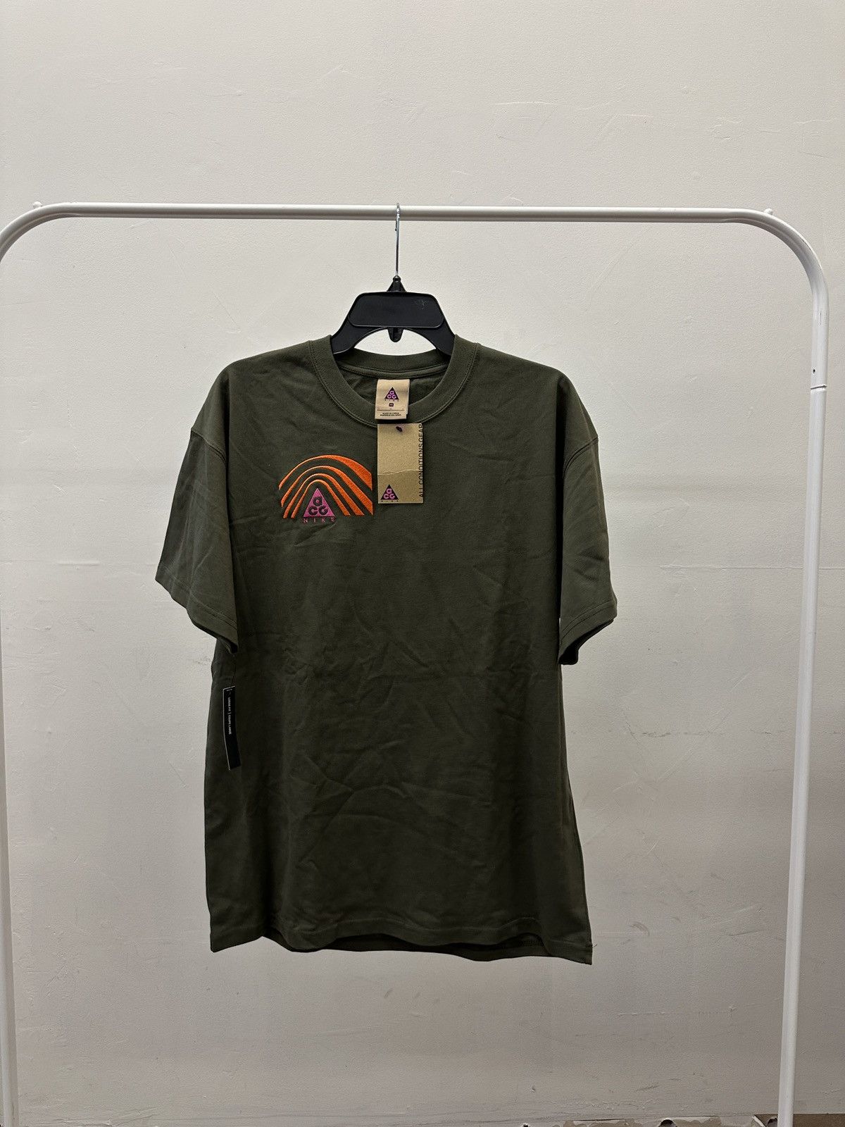 Nike × Nike ACG Nike ACG Splattered Logo Tee CT4168-325 Green Size M T-Shirt Size US M / EU 48-50 / 2 - 1 Thumbnail