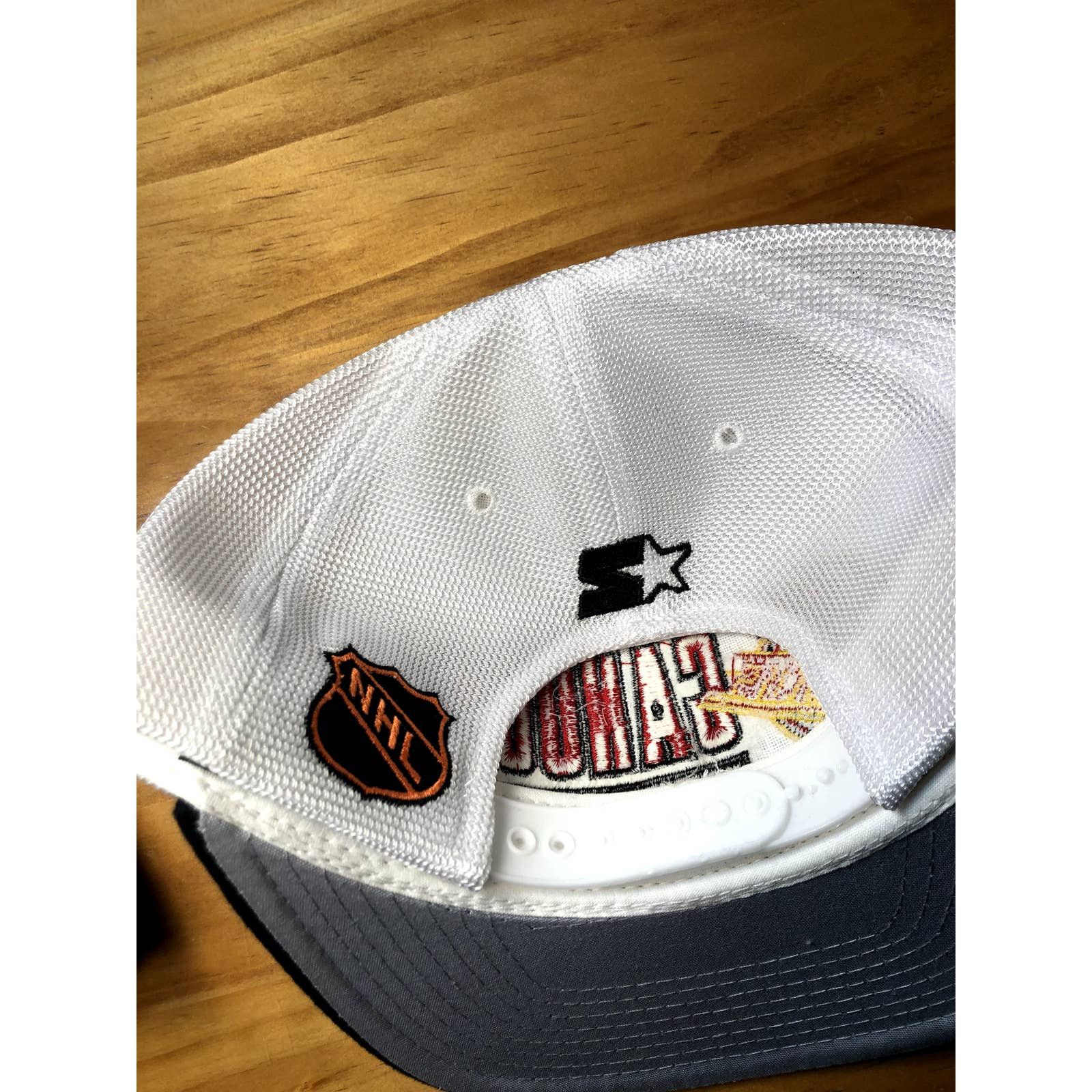 Rare VTG 1992-1997 Vancouver Canucks NHL Starter Mesh Hat