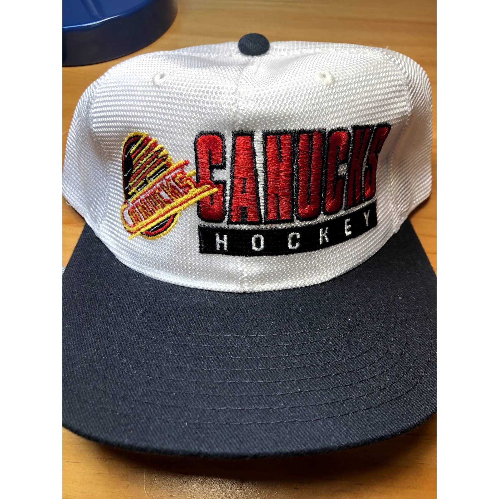 Rare VTG 1992-1997 Vancouver Canucks NHL Starter Mesh Hat