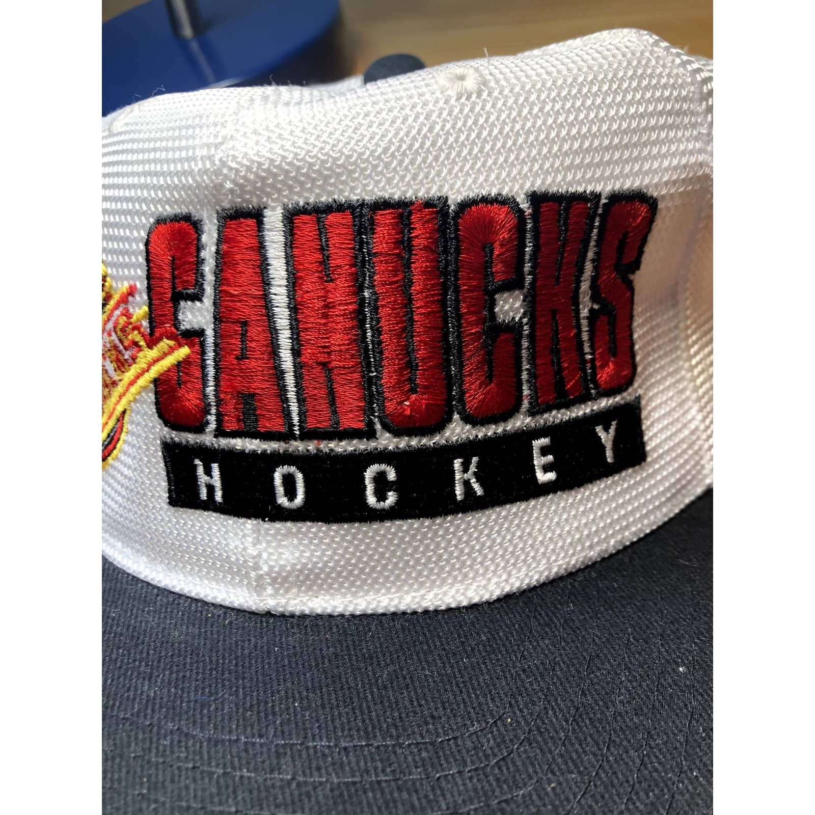 Rare VTG 1992-1997 Vancouver Canucks NHL Starter Mesh Hat