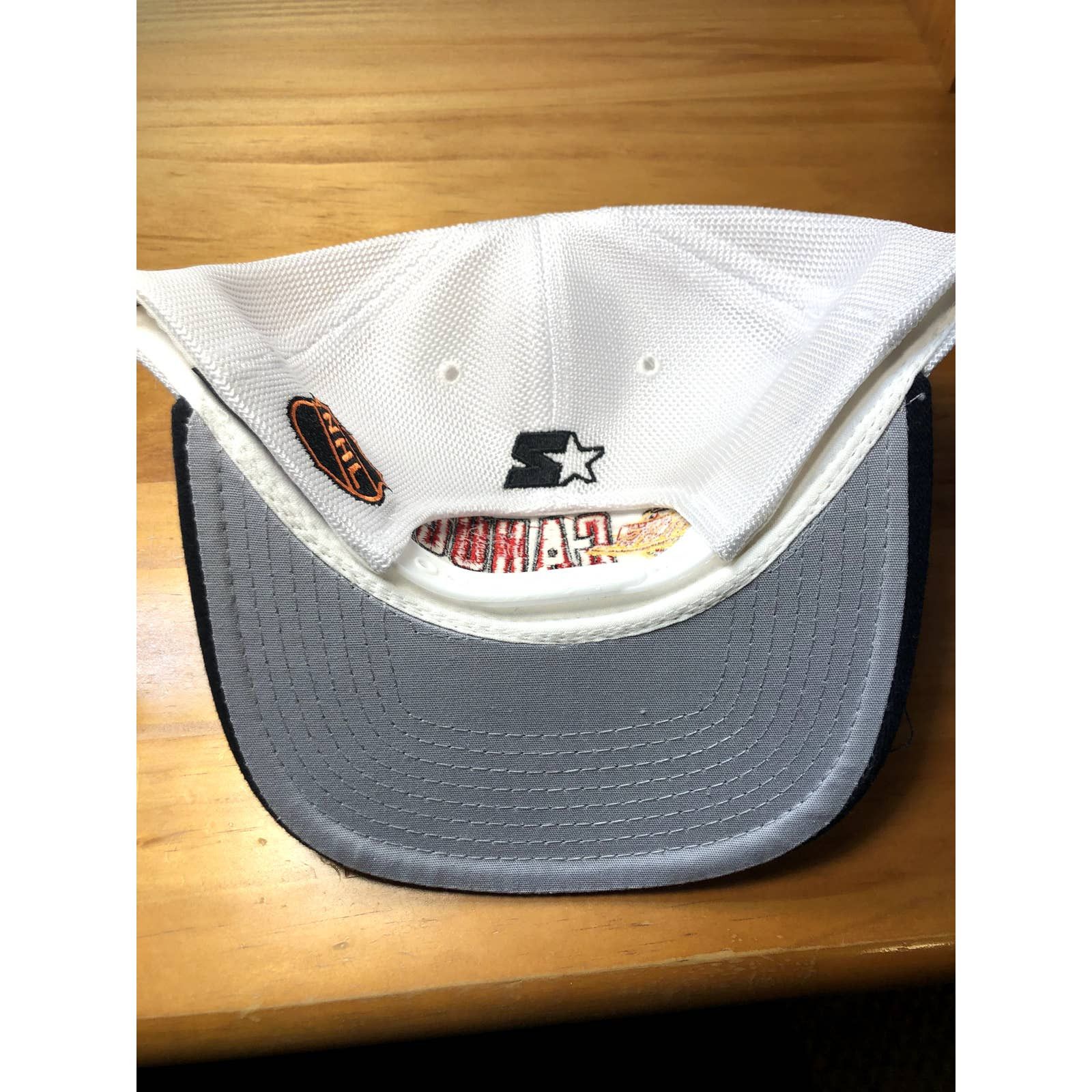 Rare VTG 1992-1997 Vancouver Canucks NHL Starter Mesh Hat