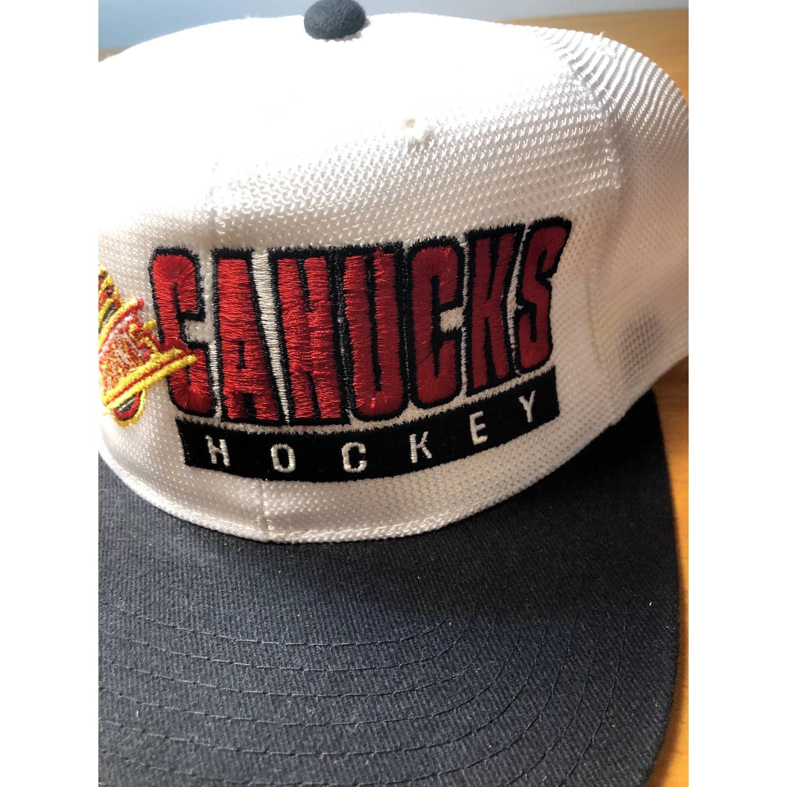 Rare VTG 1992-1997 Vancouver Canucks NHL Starter Mesh Hat