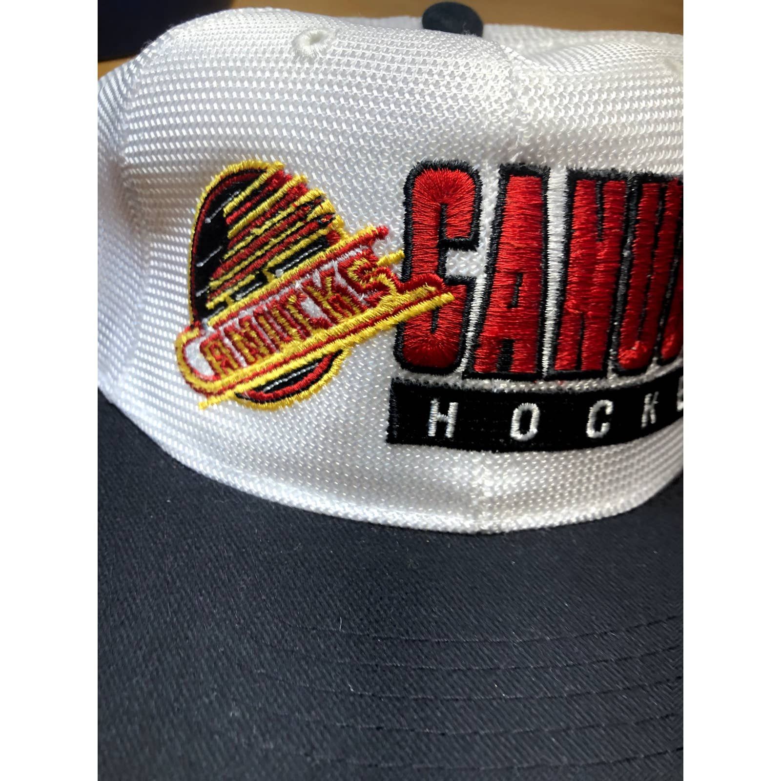 Rare VTG 1992-1997 Vancouver Canucks NHL Starter Mesh Hat