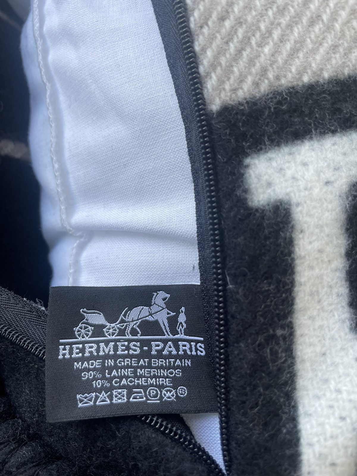 Hermes Iconic Brand New Limited Edition Avalon Cashmere Pillow Size ONE SIZE - 5 Thumbnail