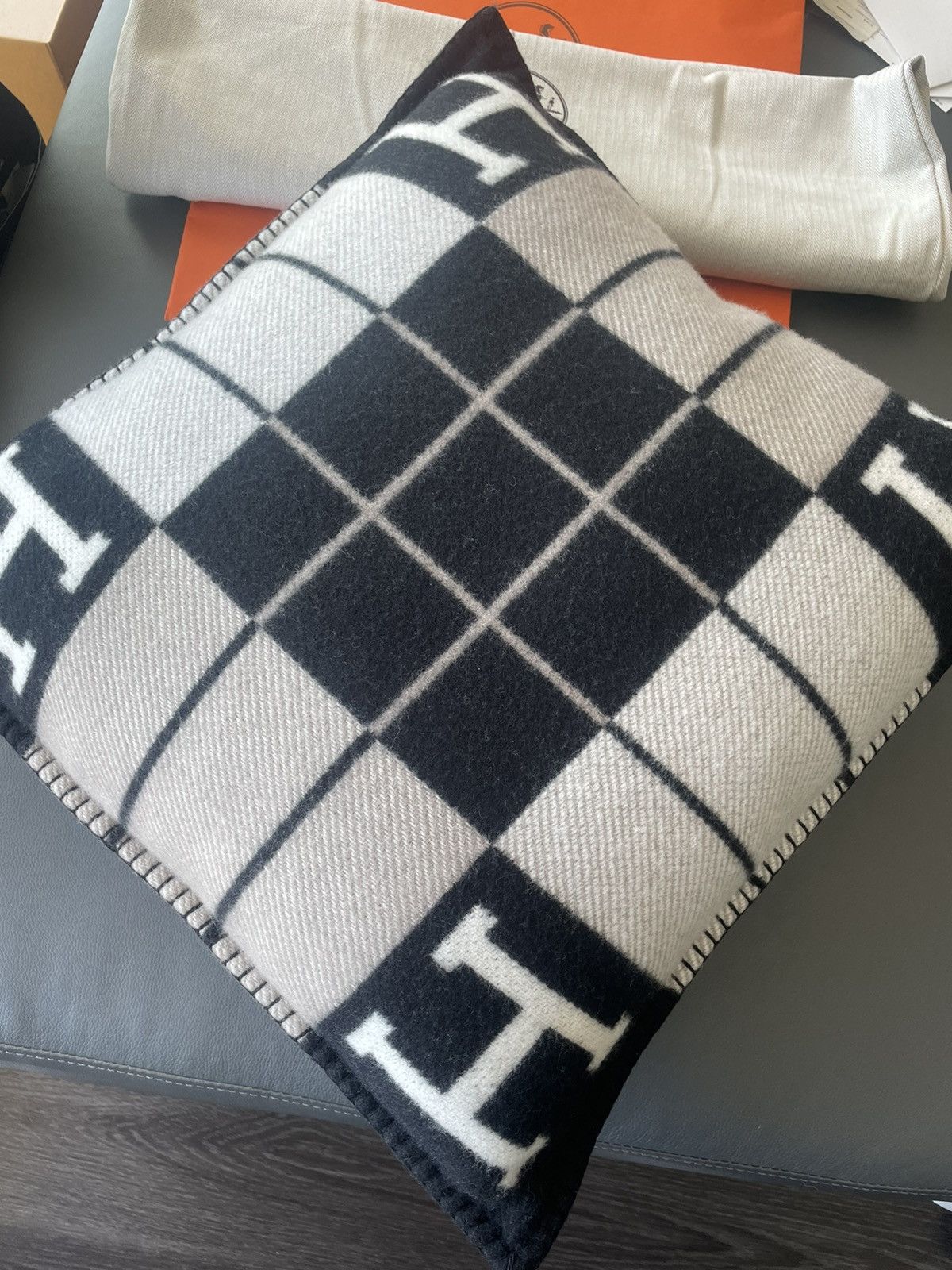 Hermes Iconic Brand New Limited Edition Avalon Cashmere Pillow Size ONE SIZE - 4 Thumbnail