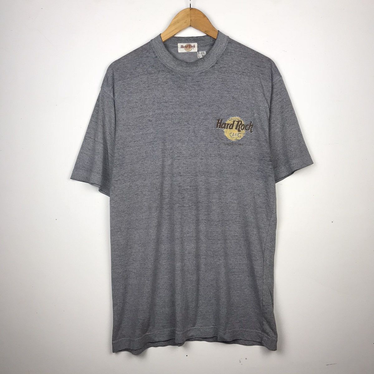 Hard Rock Cafe × Vintage Vintage Hard Rock Cafe Singapore Paper Thin Tees Size US L / EU 52-54 / 3 - 1 Thumbnail