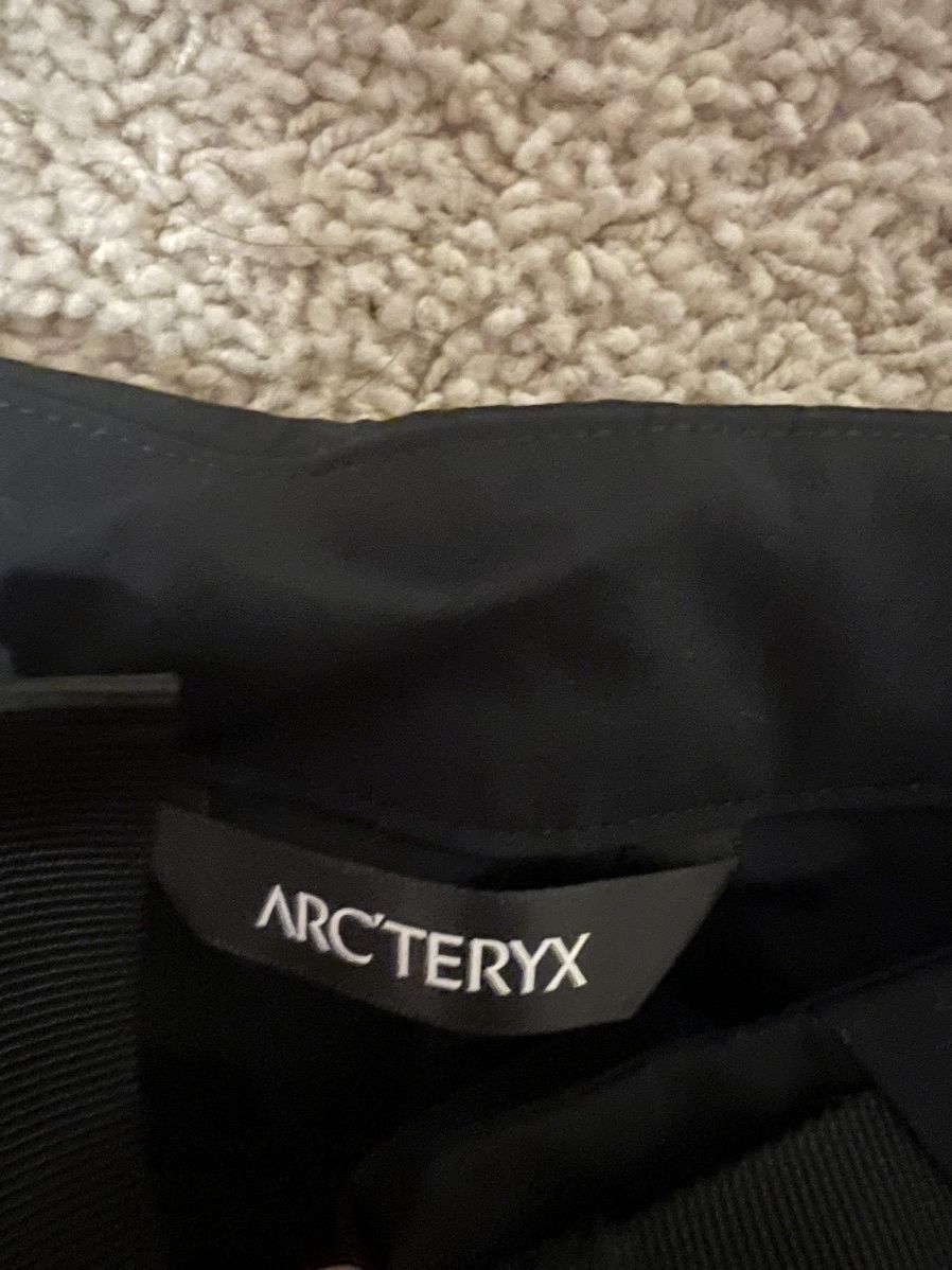 Arc'teryx Arc’teryx Cargo shorts Size US 30 / EU 46 - 2 Thumbnail
