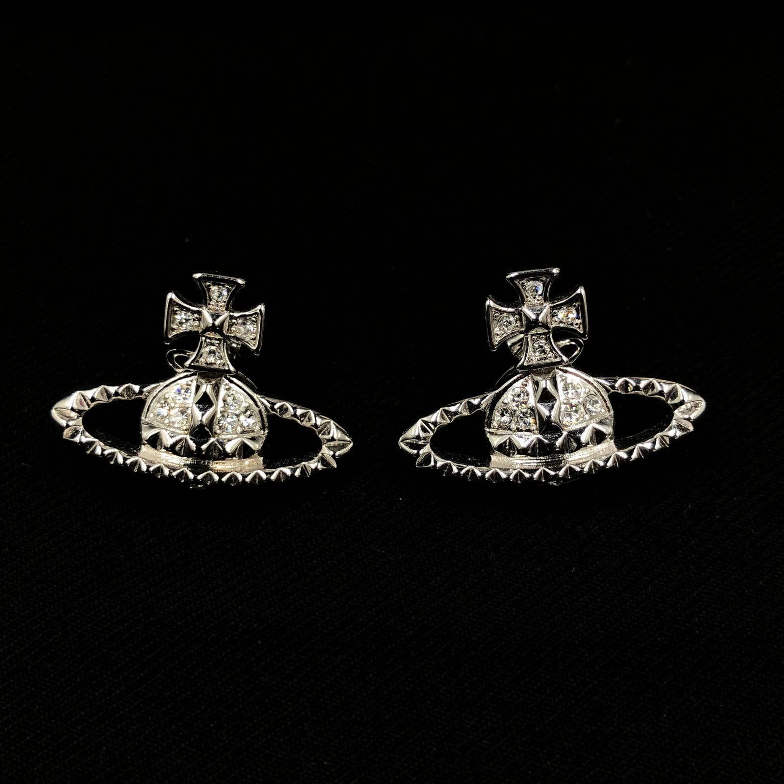 復刻◆Vivienne Westwood◆BROKEN PEARL ピアス Broken Pearl Earrings in PLATINUM-PEARL-MULTI | Vivienne