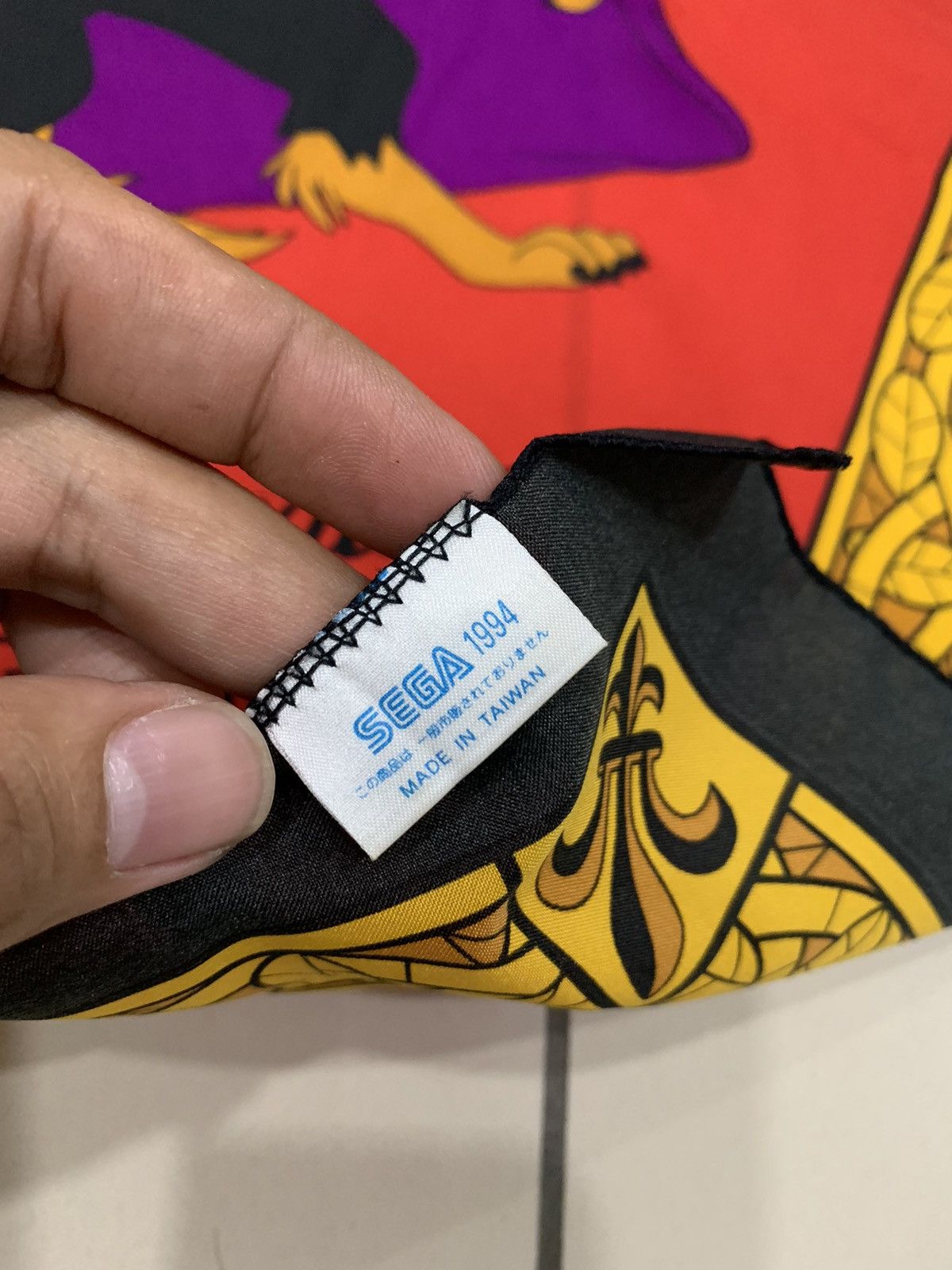 Disney × Vintage VINTAGE DISNEY BEAUTY AND THE BEAST 1994 SEGA SCARF Size ONE SIZE - 5 Thumbnail