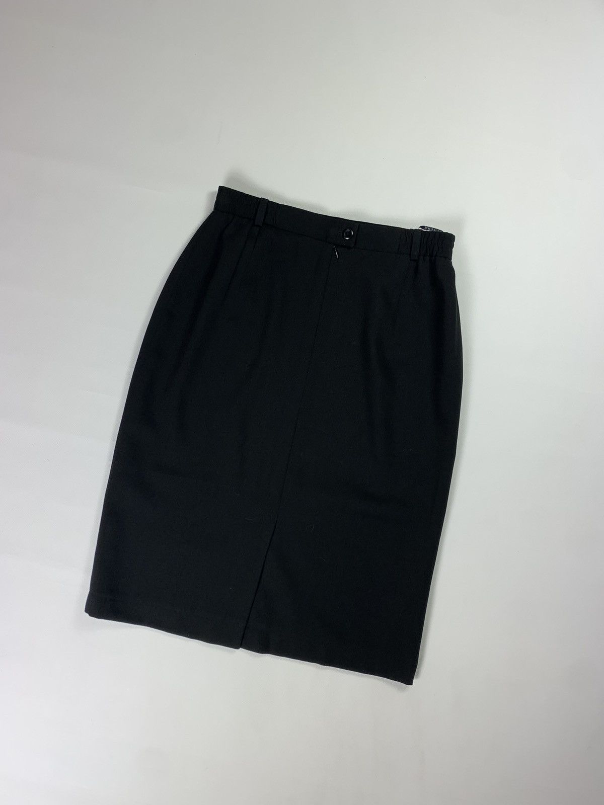 Givenchy × Vintage Givenchy En Plus vintage women’s wool pencil skirt size 42 W Size 28" / US 6 / IT 42 - 3 Thumbnail