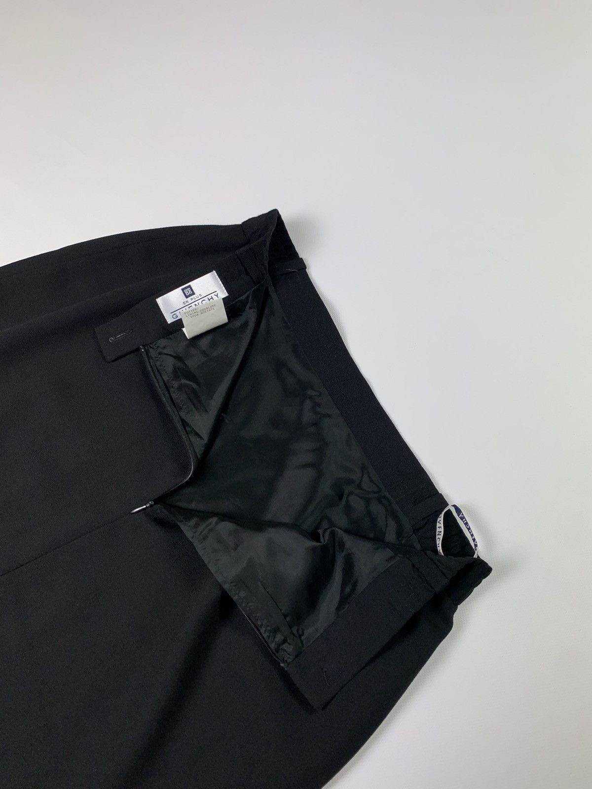 Givenchy × Vintage Givenchy En Plus vintage women’s wool pencil skirt size 42 W Size 28" / US 6 / IT 42 - 4 Thumbnail