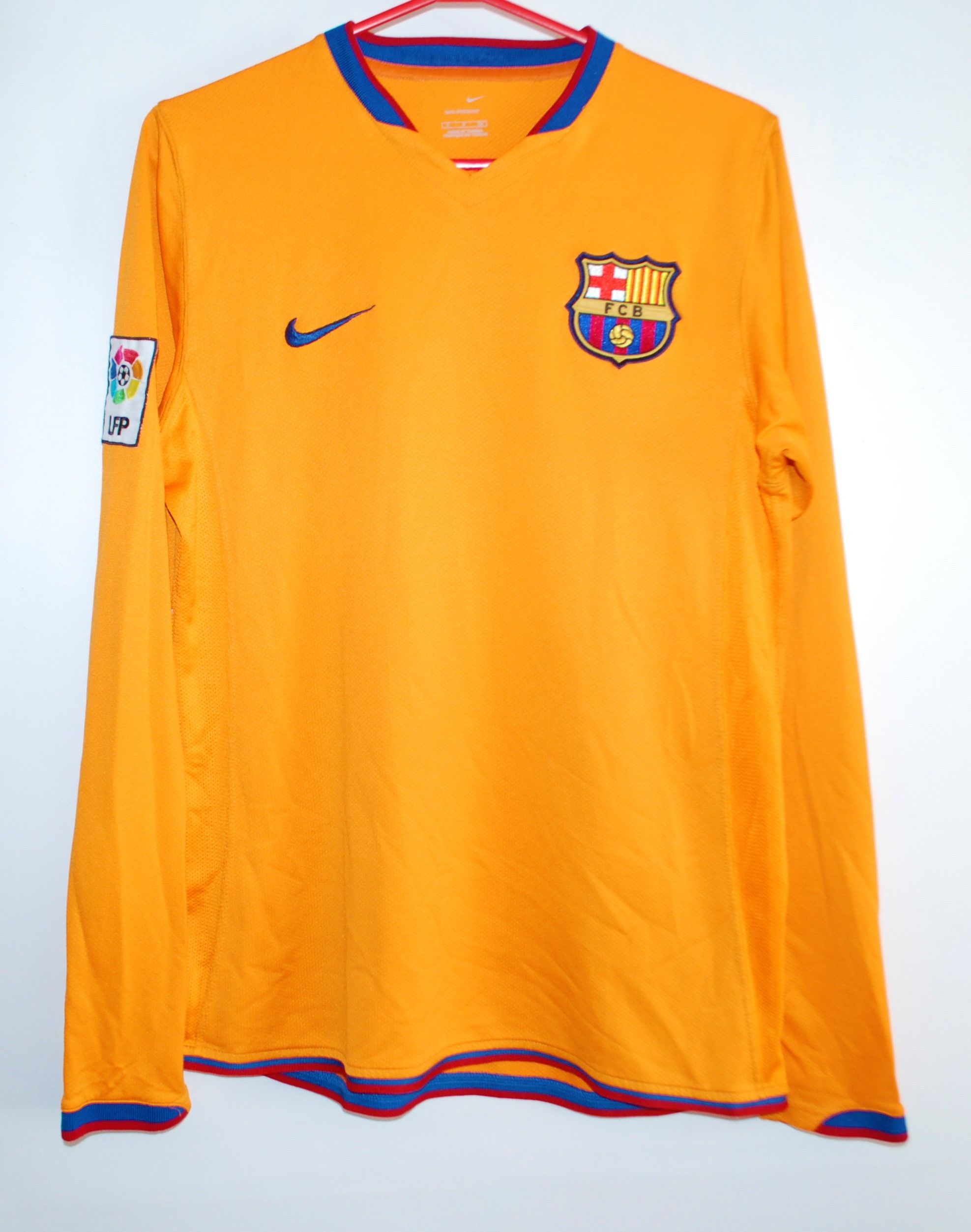 FC Barcelona Jerseys: 2006-2007 orange away jersey picture, long sleeve