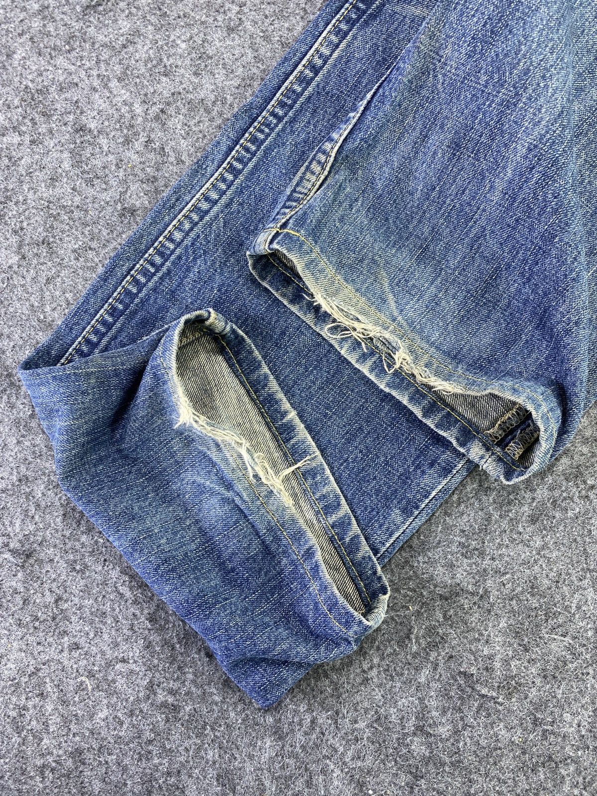 Levi's Vintage Levi's 502 Jeans Distress Blue Wash - J830 Size US 33 - 7 Thumbnail