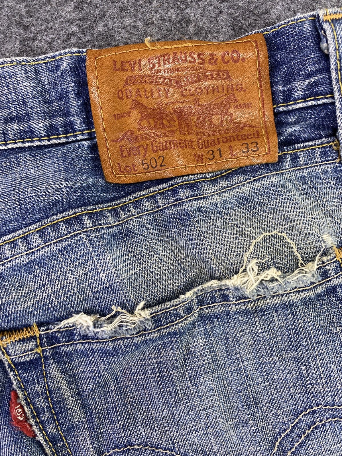 Levi's Vintage Levi's 502 Jeans Distress Blue Wash - J830 Size US 33 - 8 Thumbnail