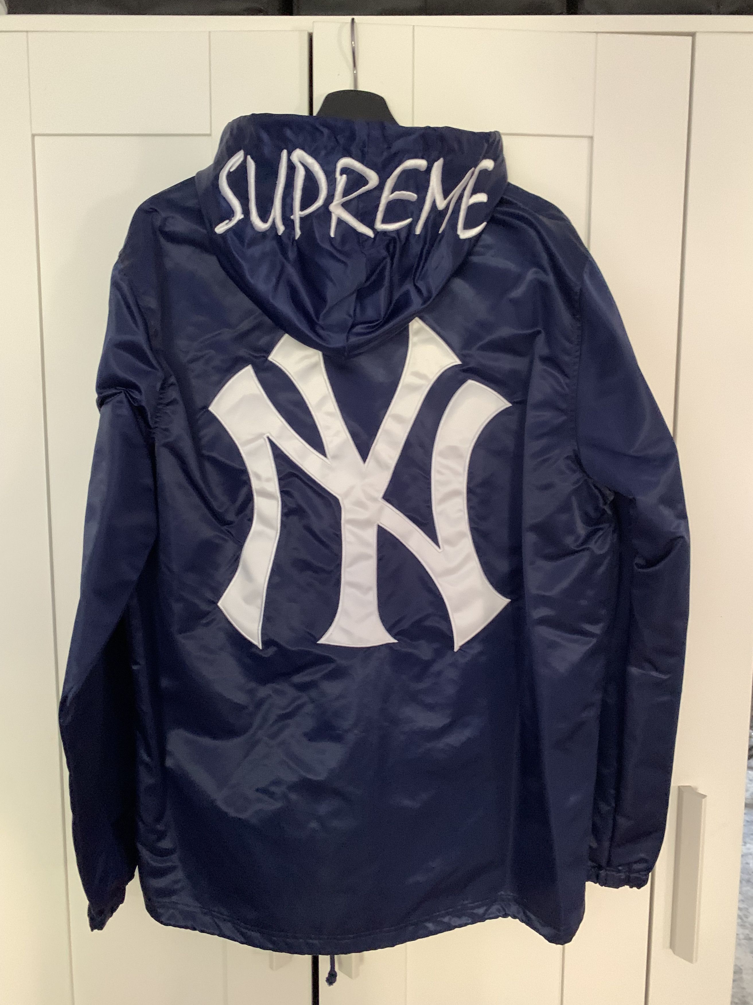 Supreme Supreme New York Yankees Satin Hooded Coaches Jacket