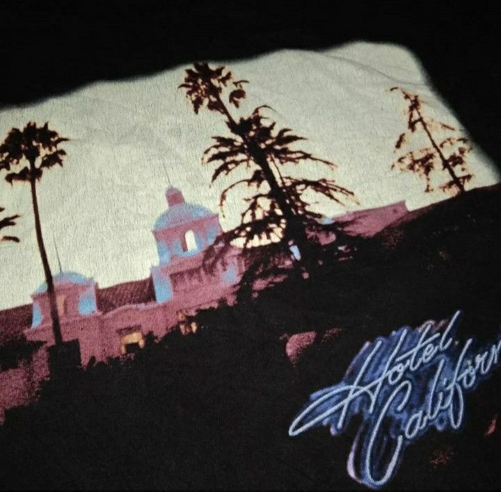 Band Tees VTG 2000s Y2K The Eagles Hotel California tshirt Size US XL / EU 56 / 4 - 1 Thumbnail